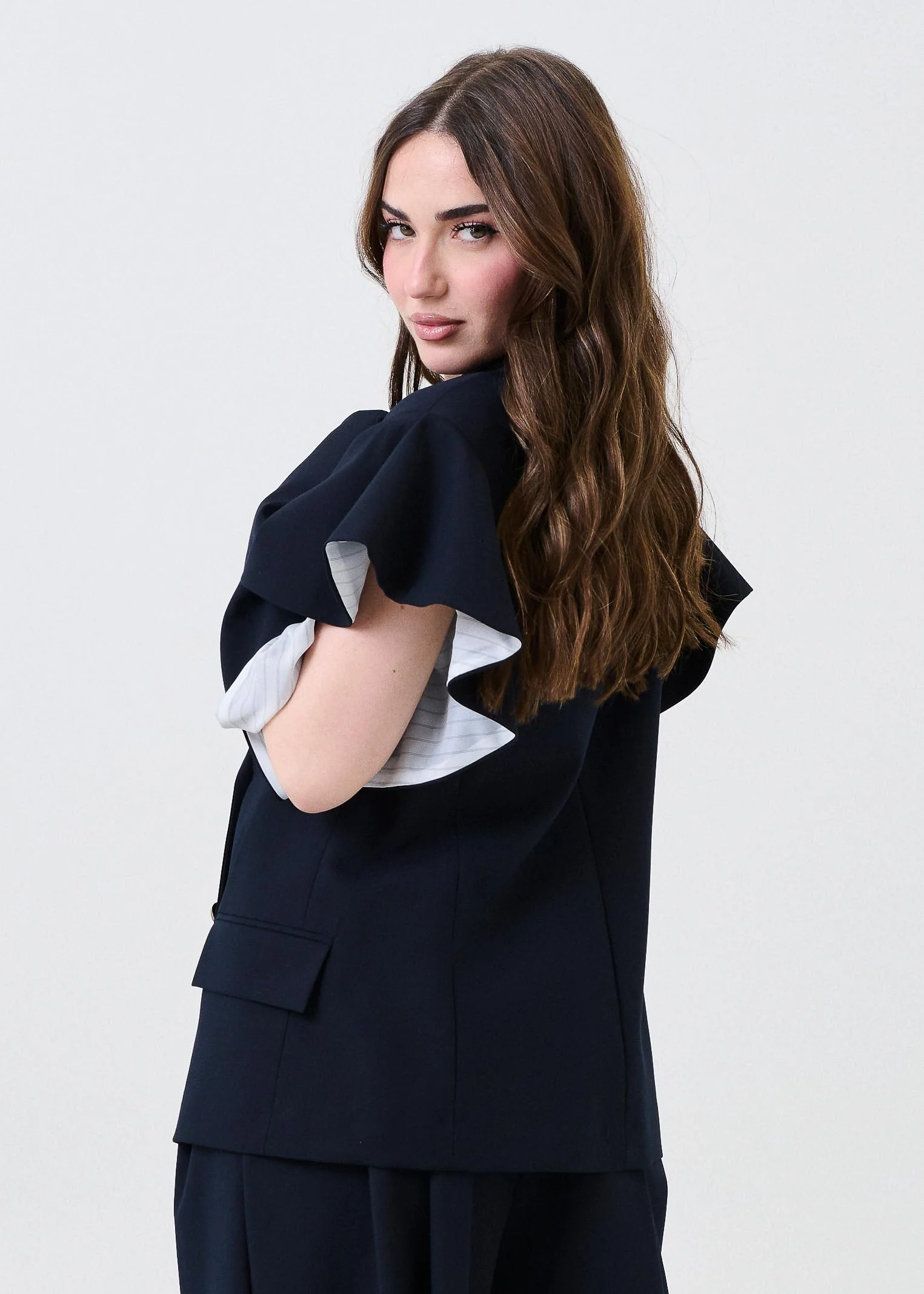 Giacca Vicolo blu con rouches sulle spalle - Image 3