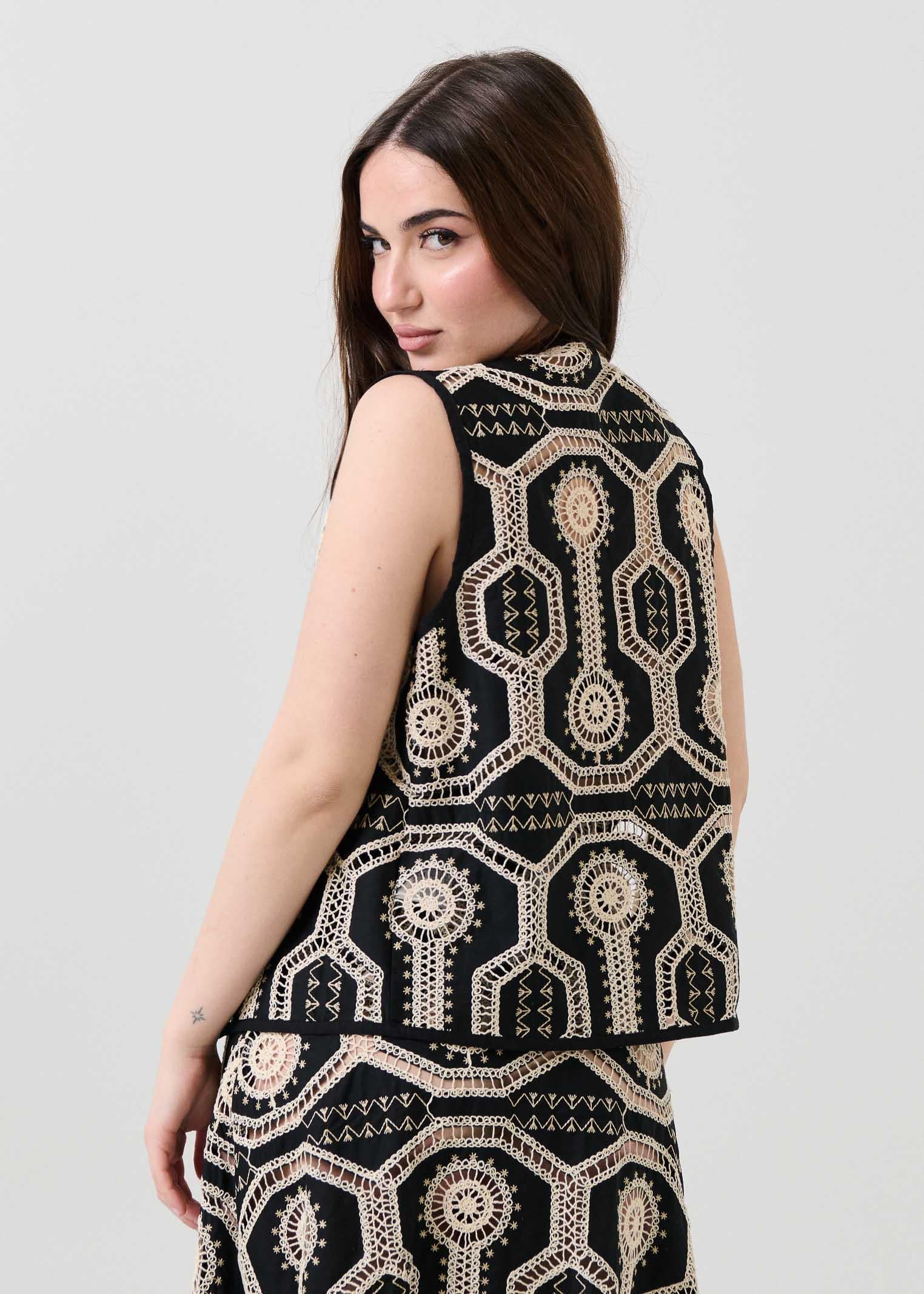 Gilet Bohemian Vì nero con inserti traforati - Image 3