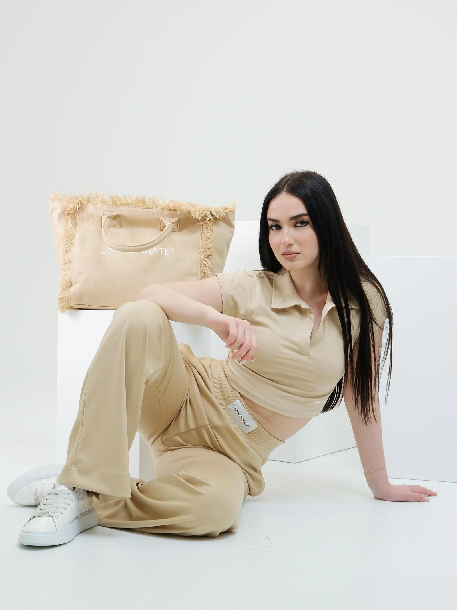 Pantalone in tuta Hinnominate beige a palazzo - Image 4