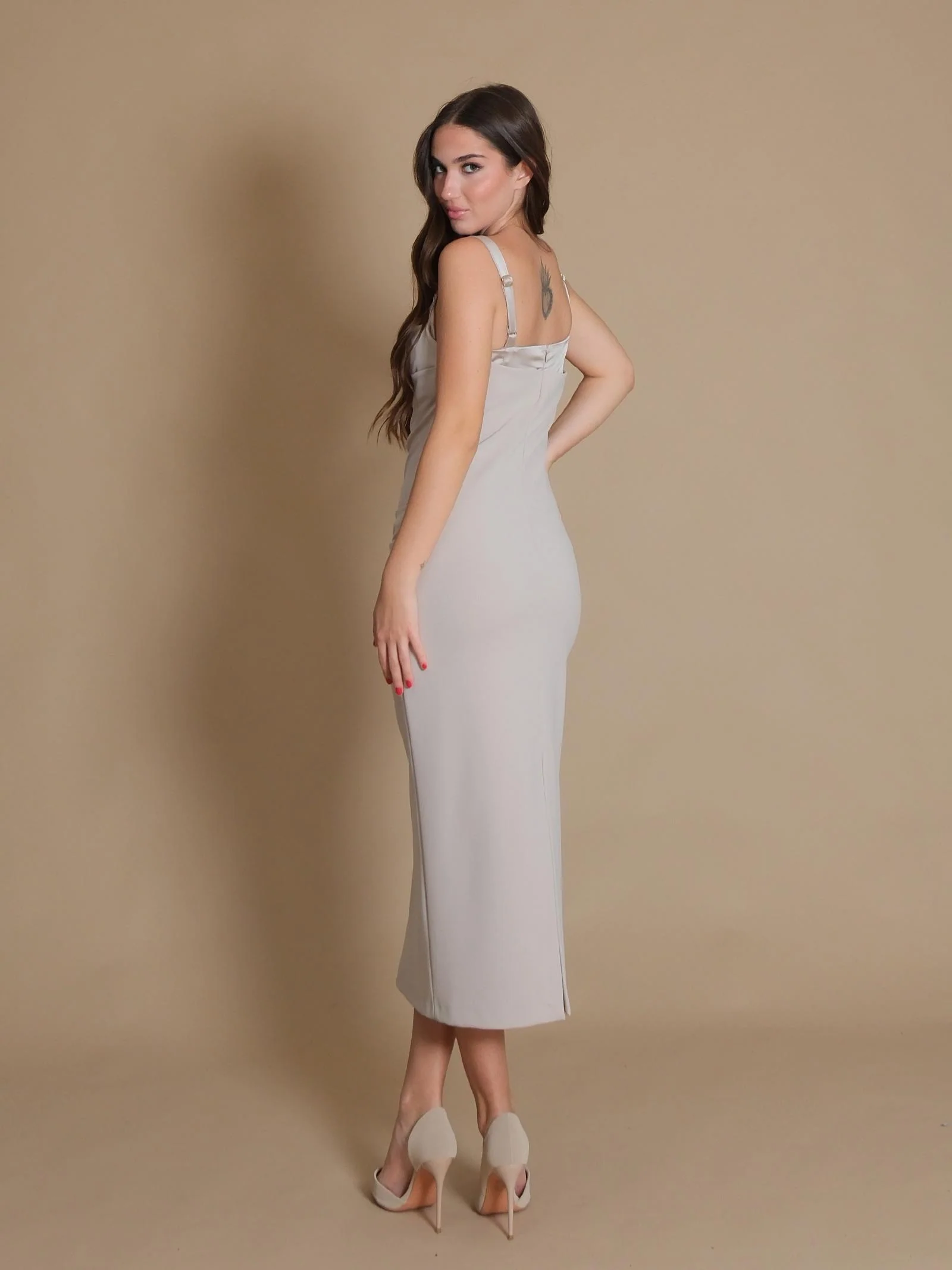Abito midi Imperial con scollo a cuore beige luna - Image 3