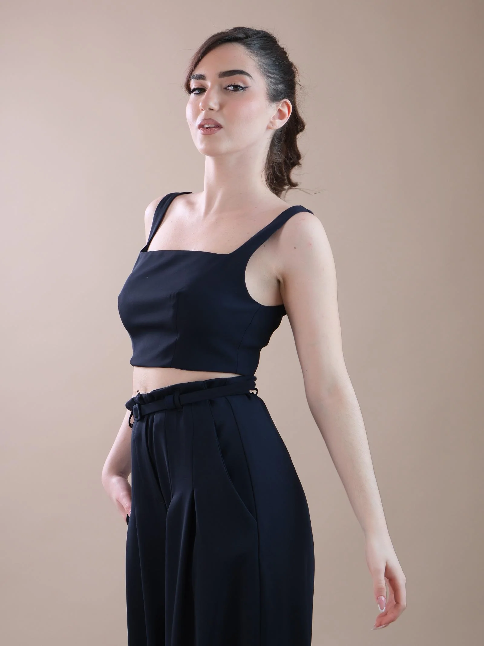 Crop top blu con scollo quadrato e spalline - Image 2