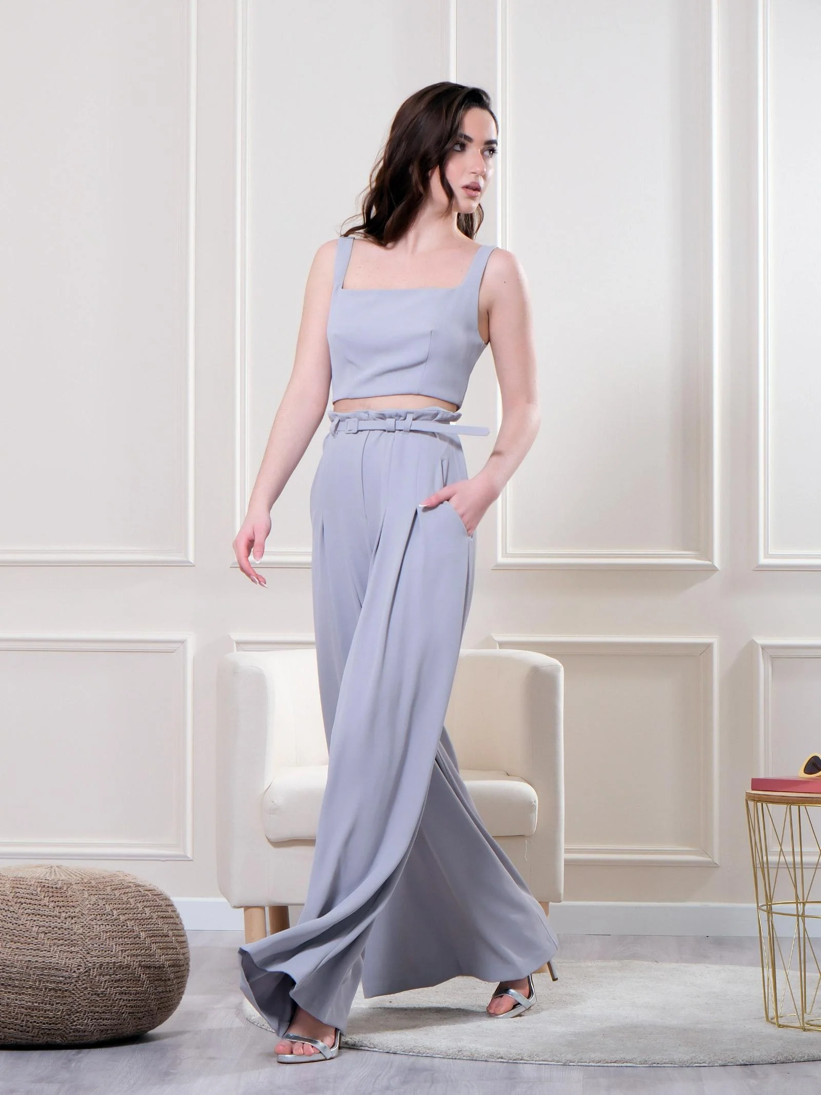 Crop top cemento con scollo quadrato e spalline - Image 4