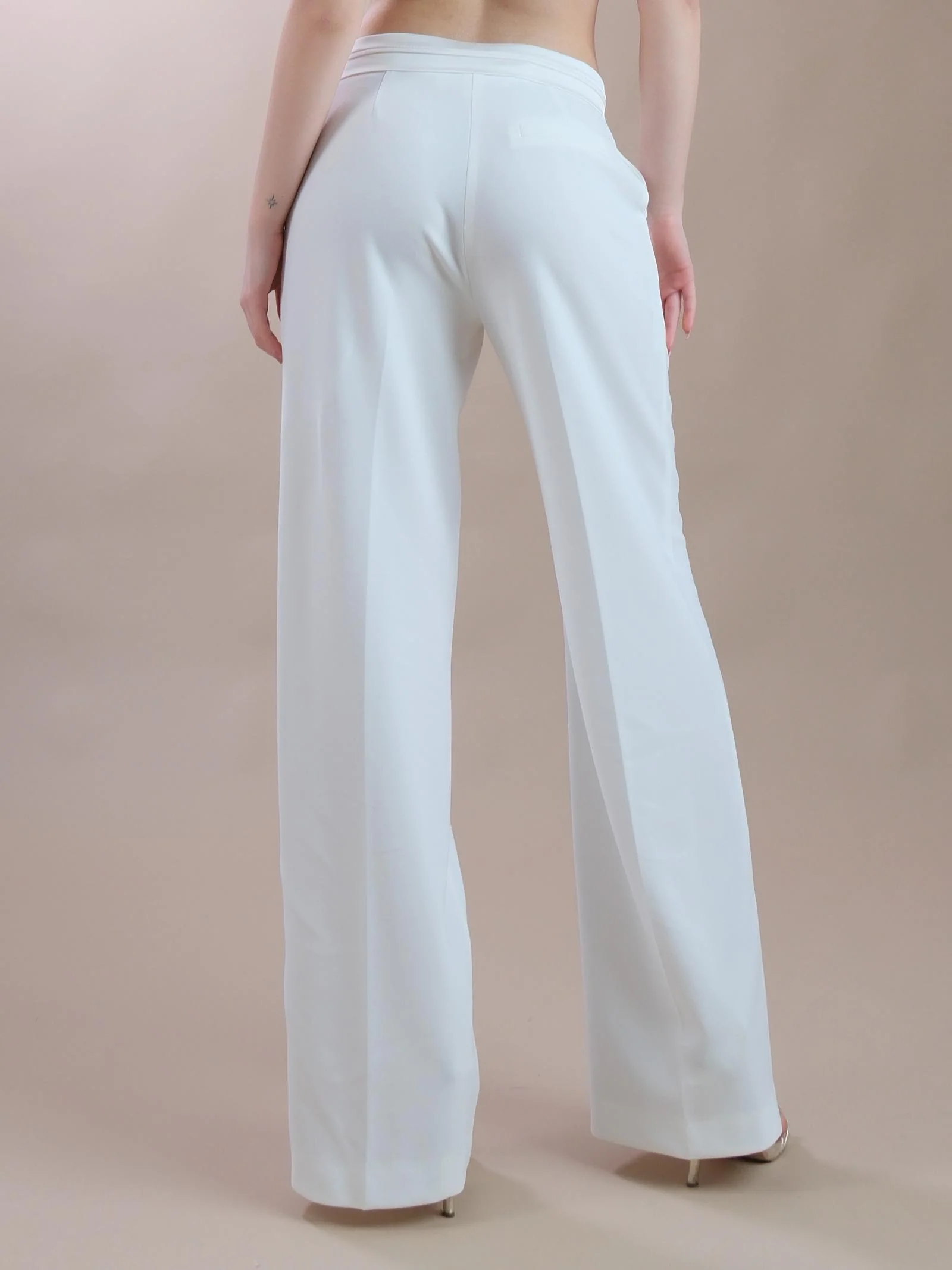 Pantaloni a palazzo bianco latte con fascia in raso - Image 3