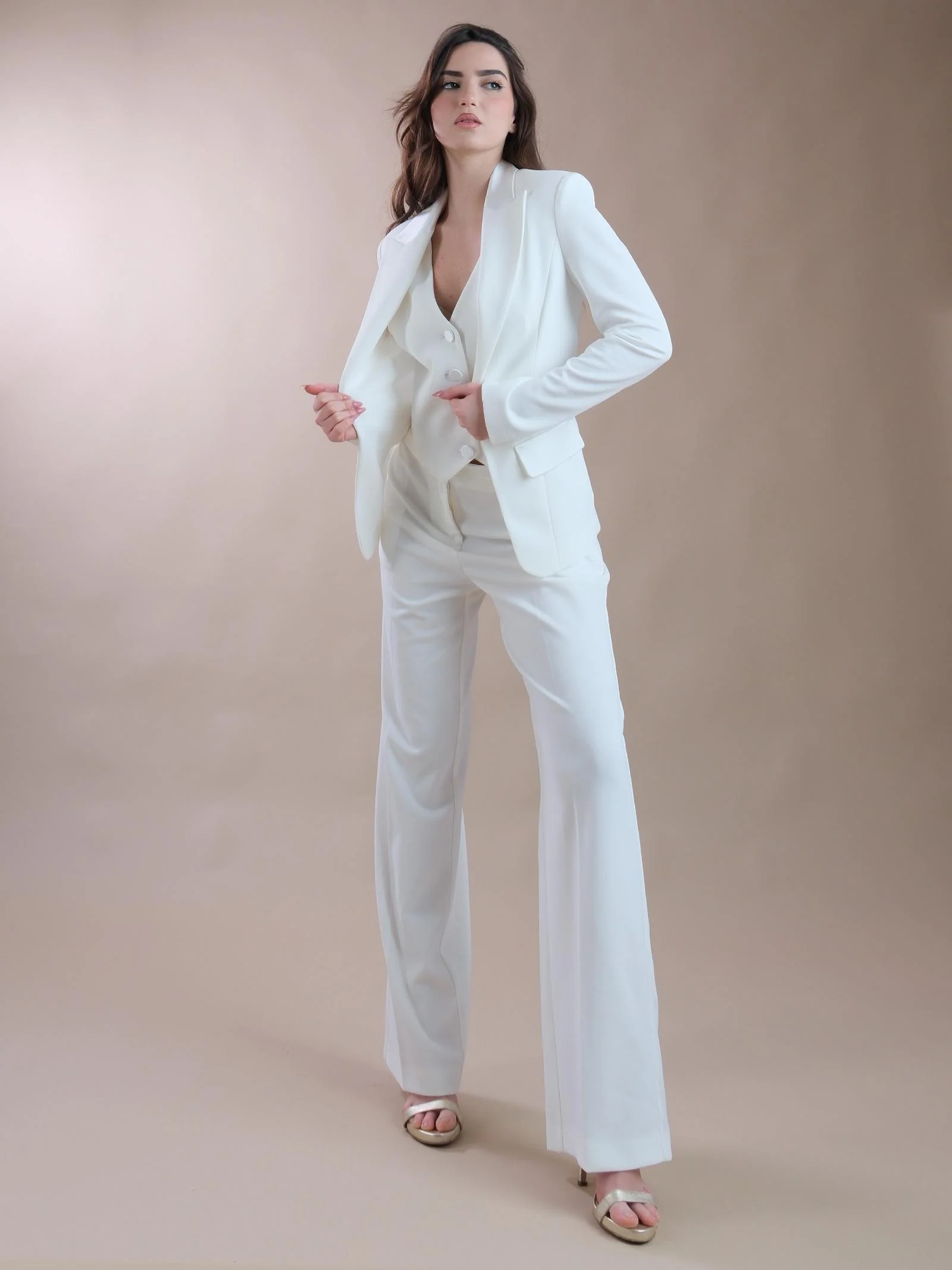 Pantaloni a palazzo bianco latte con fascia in raso - Image 4