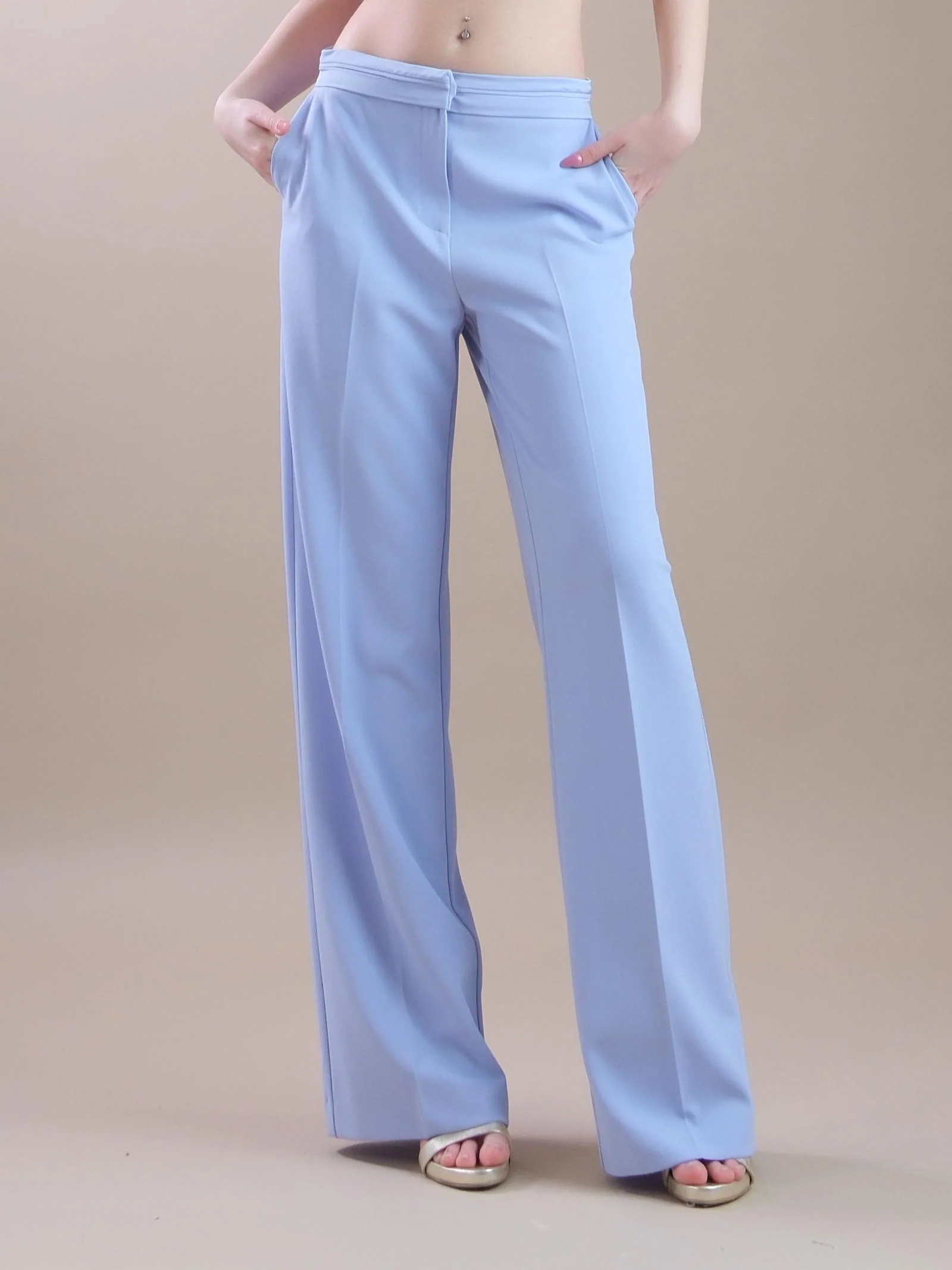 Pantaloni a palazzo lavanda con fascia in raso in vita