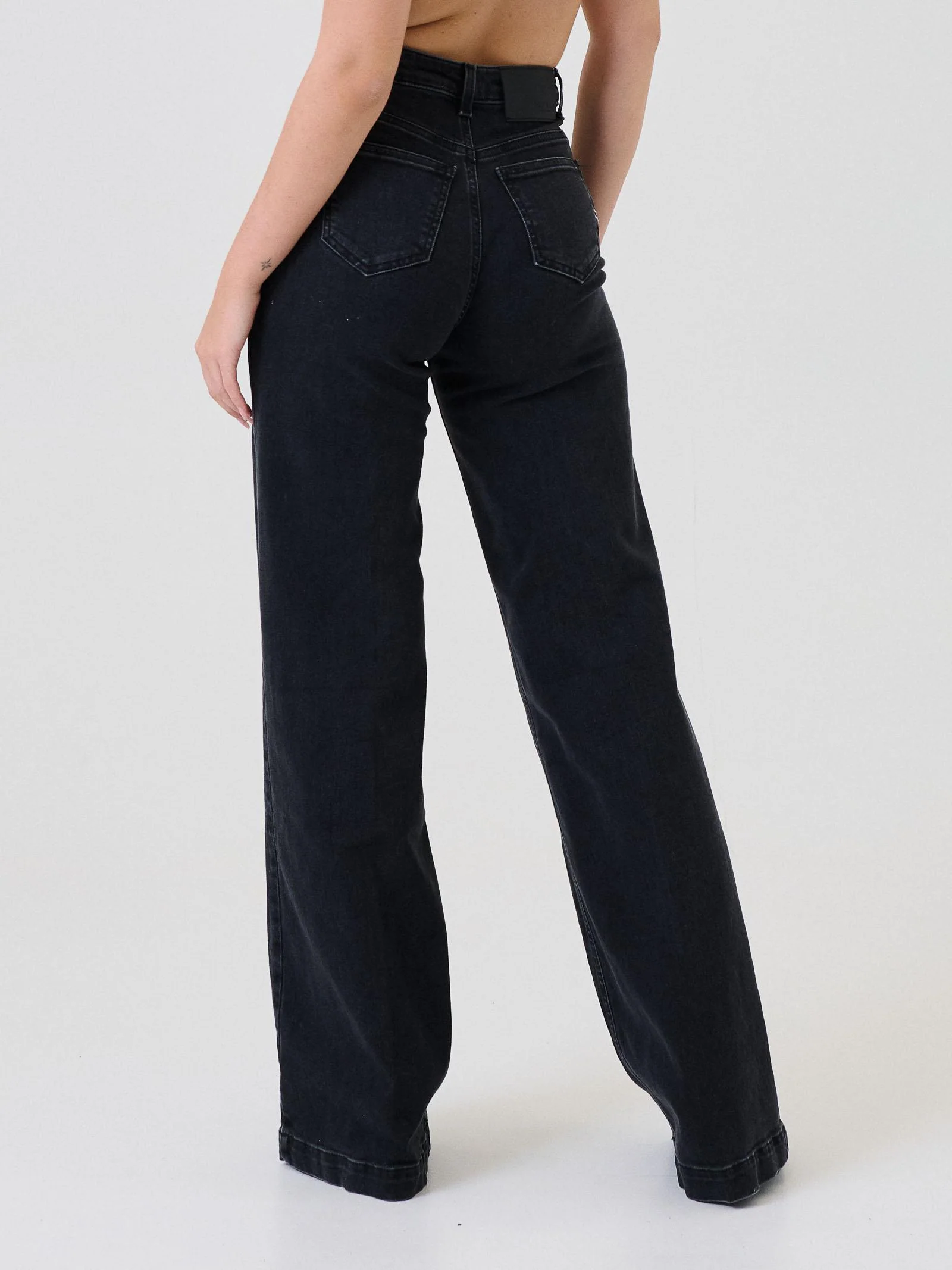 Jeans "Giudith" nero con bottoni - Image 3