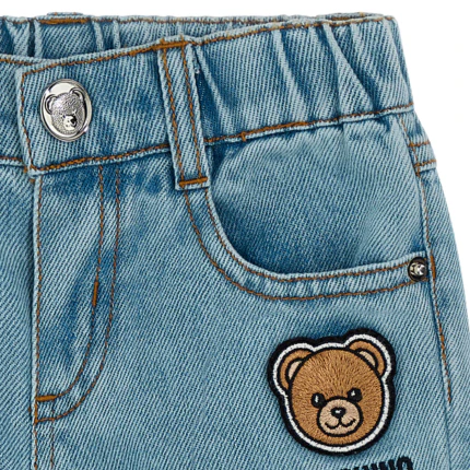 Jeans Moschino azzurro con patch teddy ricamato - Image 3