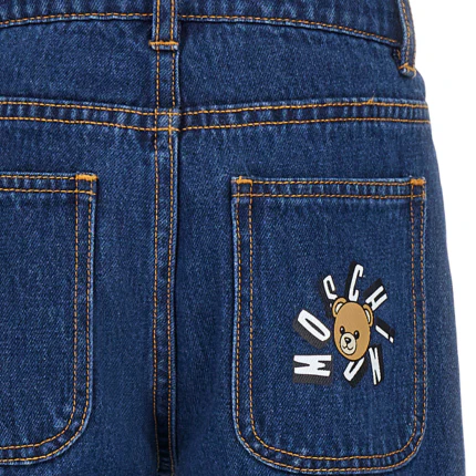 Jeans Moschino blu con logo su tasca posteriore - Image 3