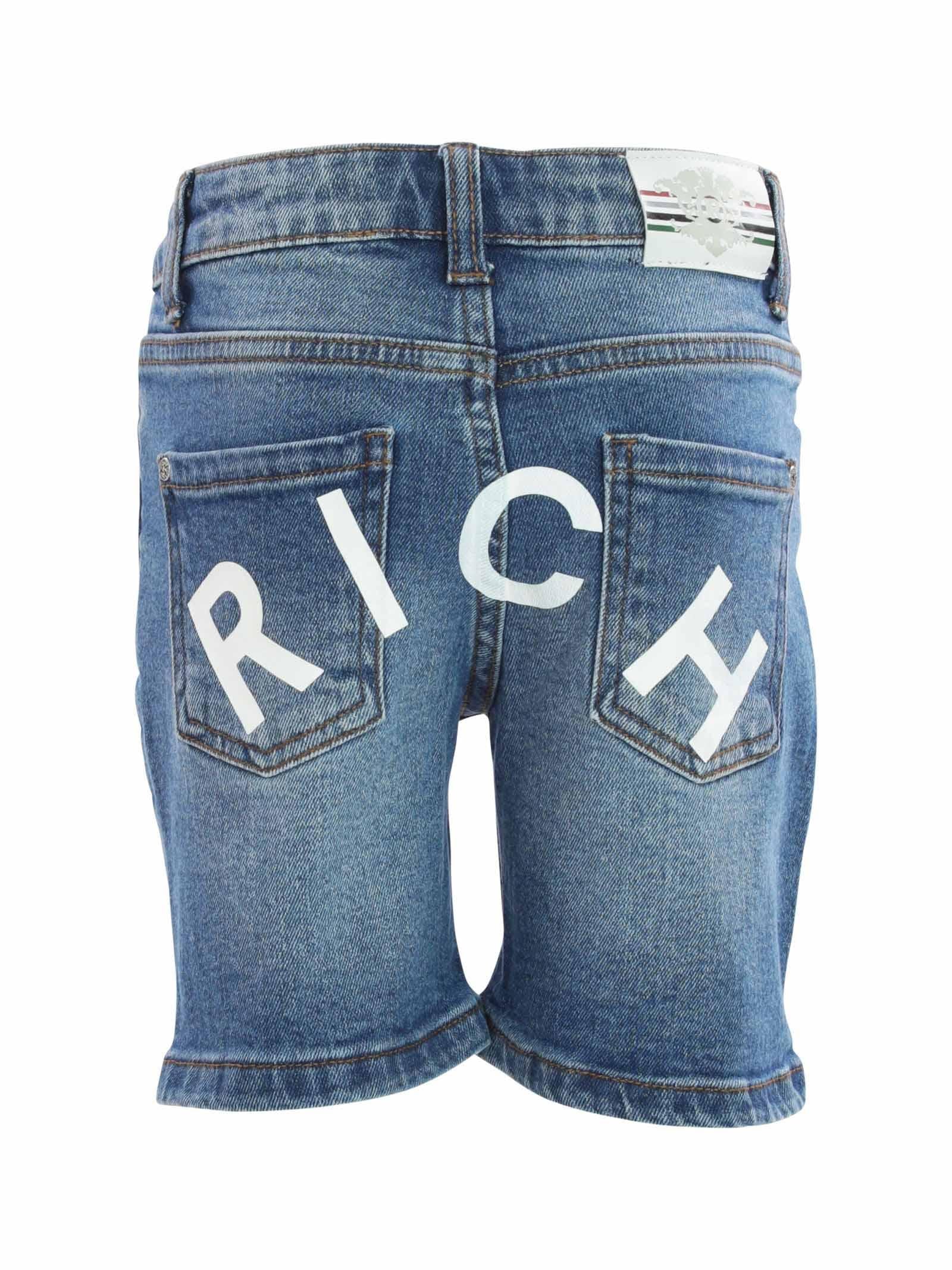 Bermuda in denim lavaggio medio con scritta Rich - Image 3