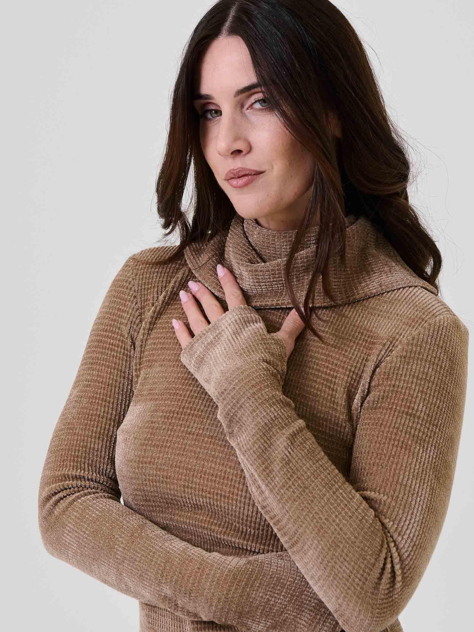 Jumpsuit a costine Bohemian Vì taupe con collo alto morbido - Image 2