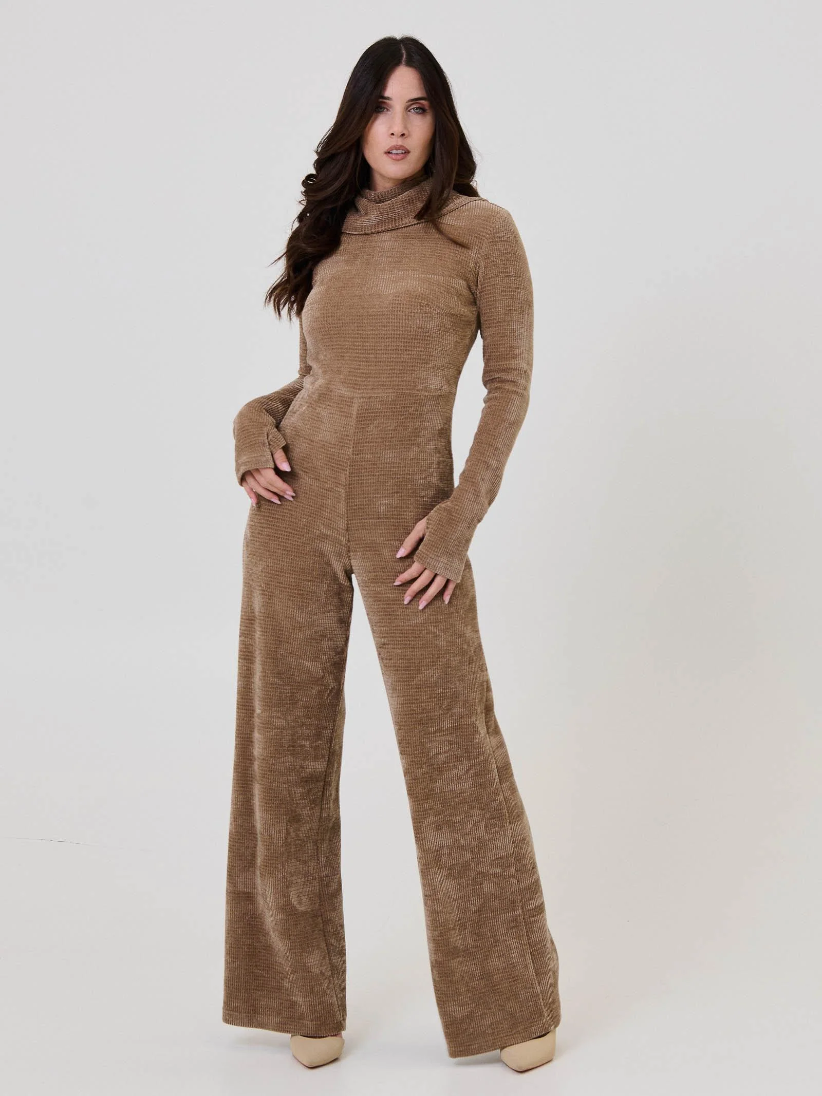 Jumpsuit a costine Bohemian Vì taupe con collo alto morbido - Image 3