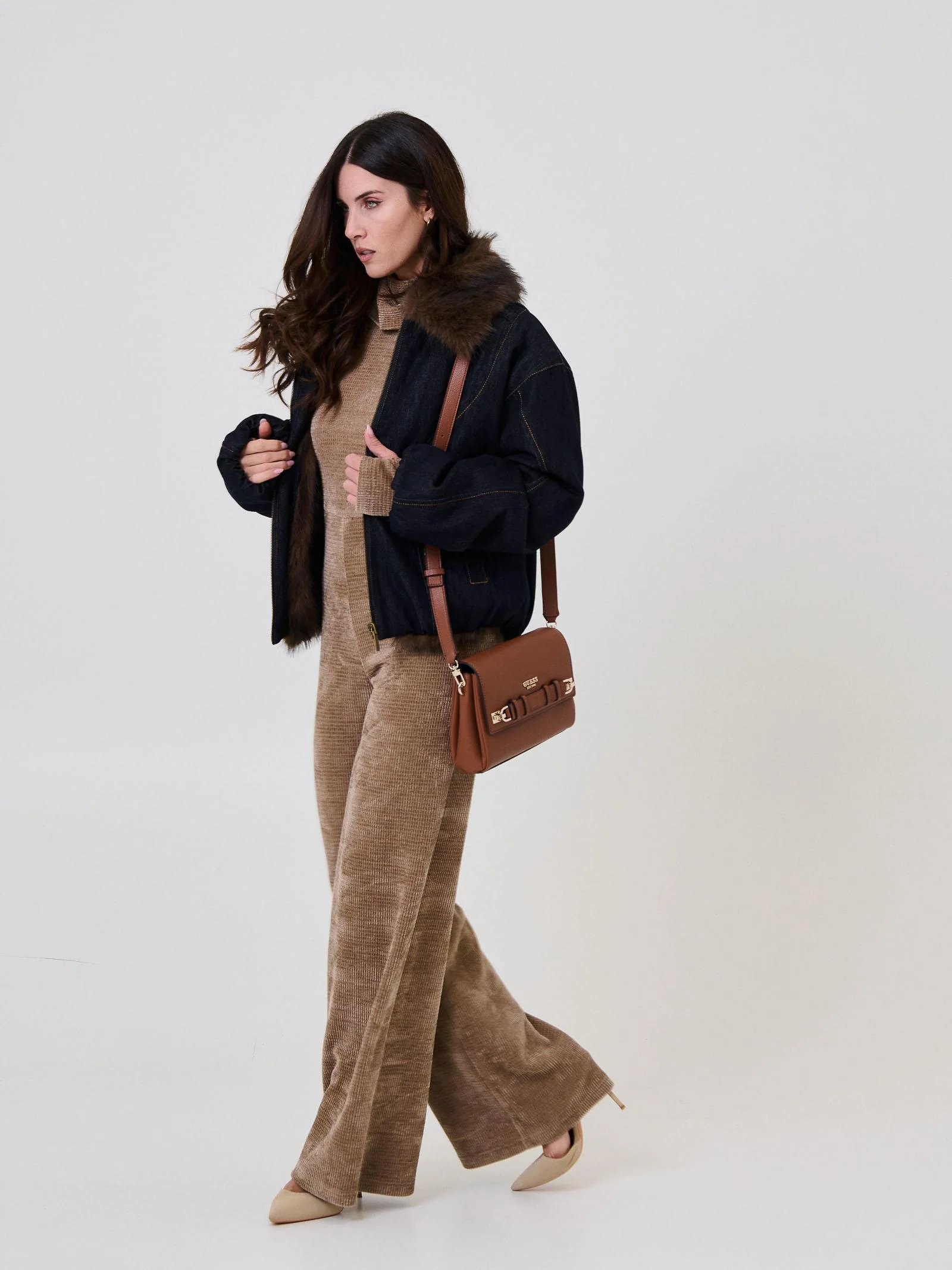 Jumpsuit a costine Bohemian Vì taupe con collo alto morbido - Image 5
