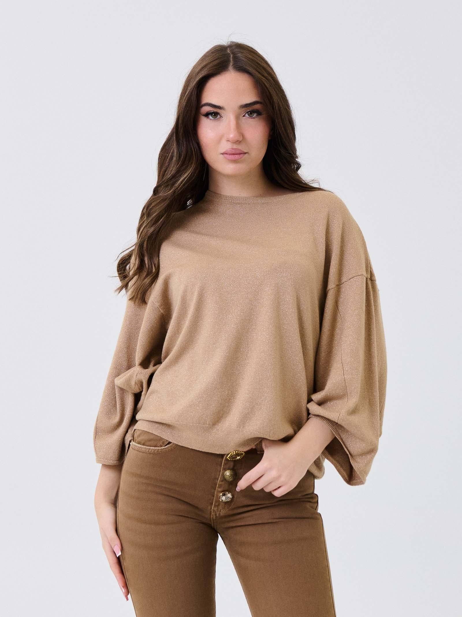 Maglia a spalla scesa Armoire oro con dettagli filo lurex