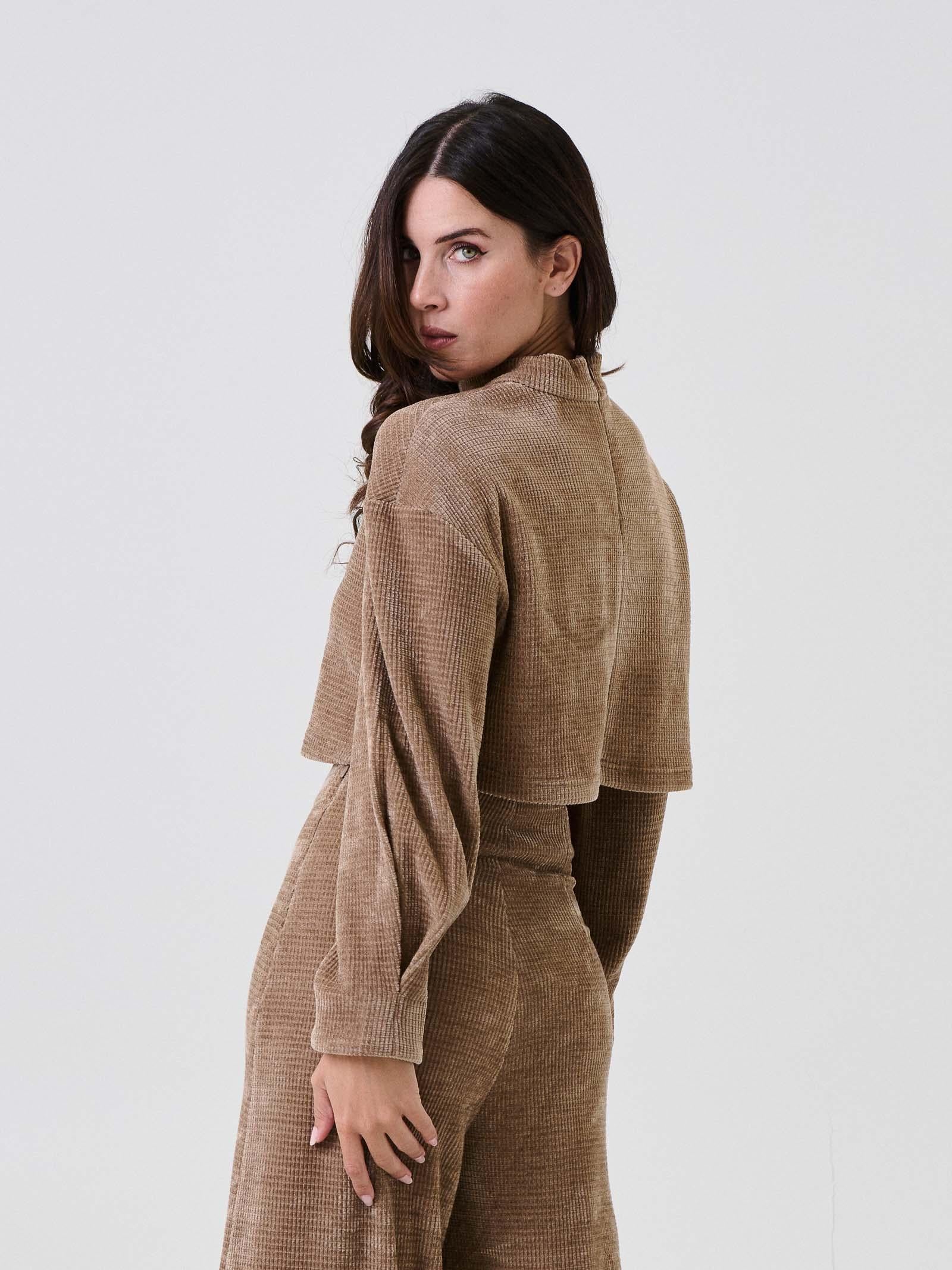 Maglia cropped Bohemian Vì  taupe in velluto - Image 4