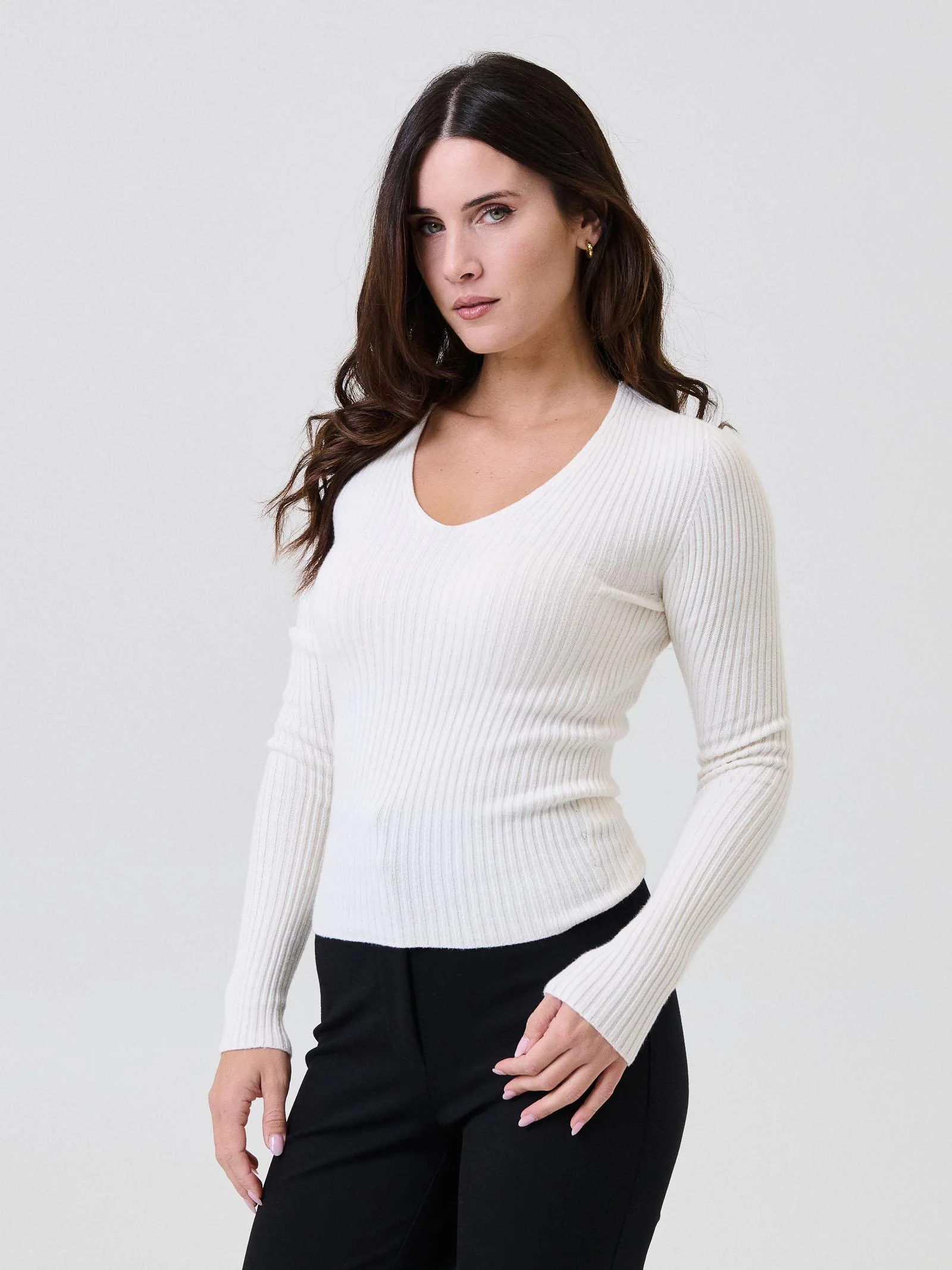 Maglione a costine Armoire crema con scollo a V - Image 2