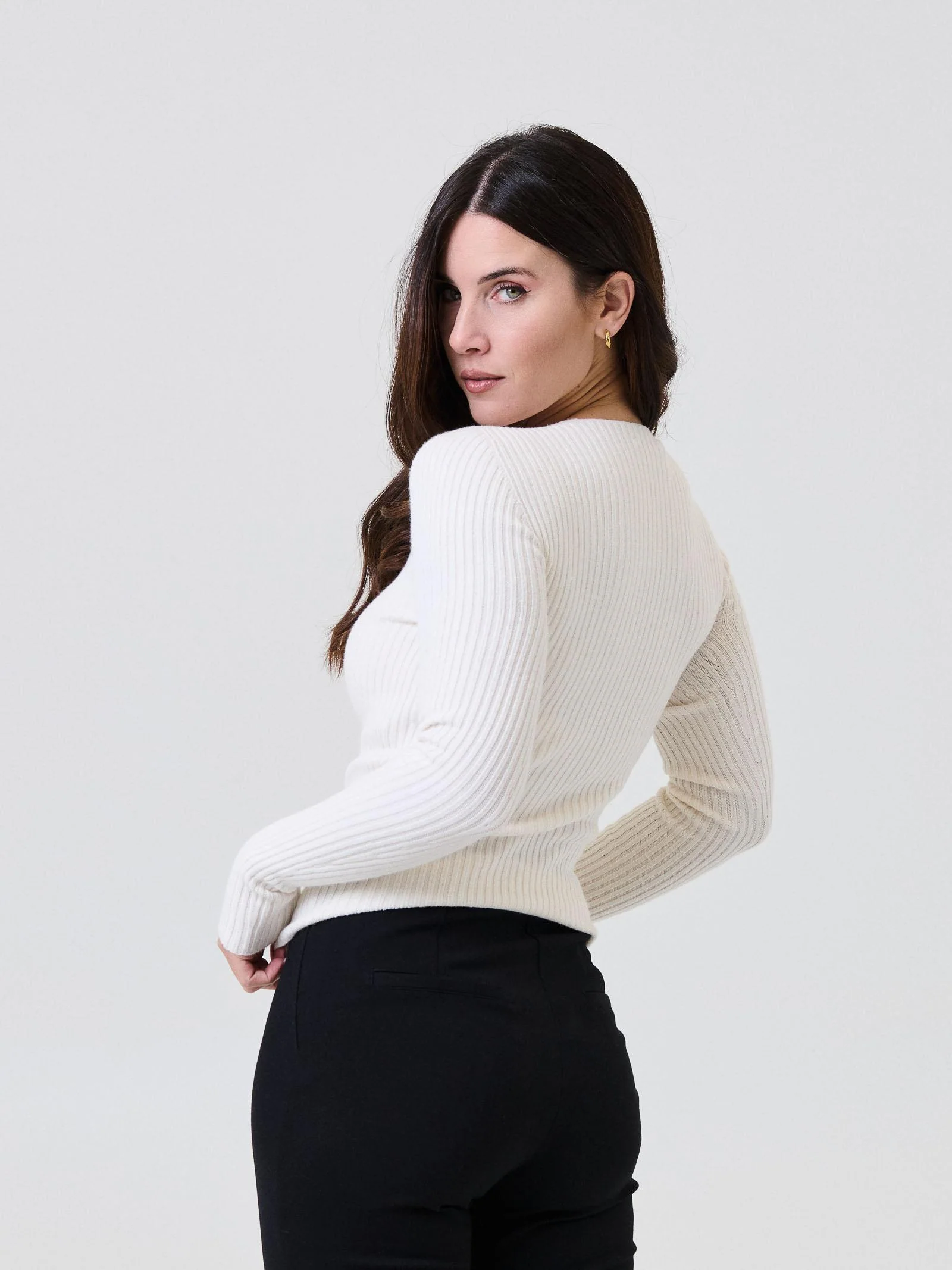 Maglione a costine Armoire crema con scollo a V - Image 3
