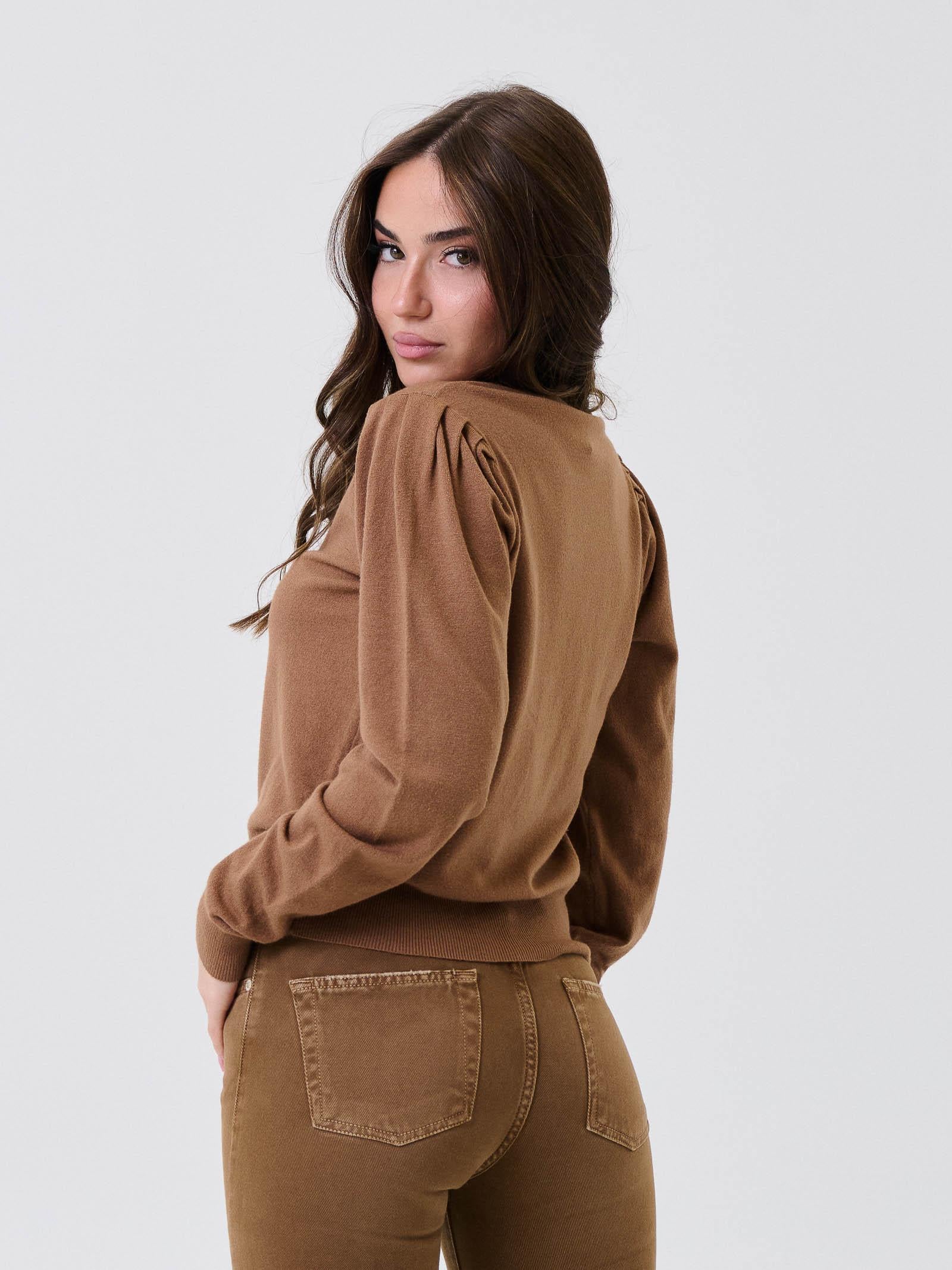 Maglione Armoire marrone con spalle arricciate - Image 3