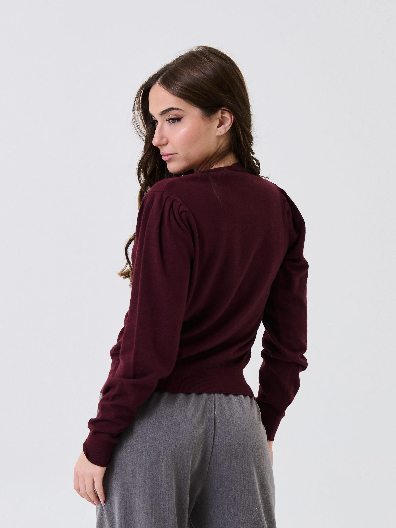 Maglione Armoire vino con spalle arricciate - Image 3