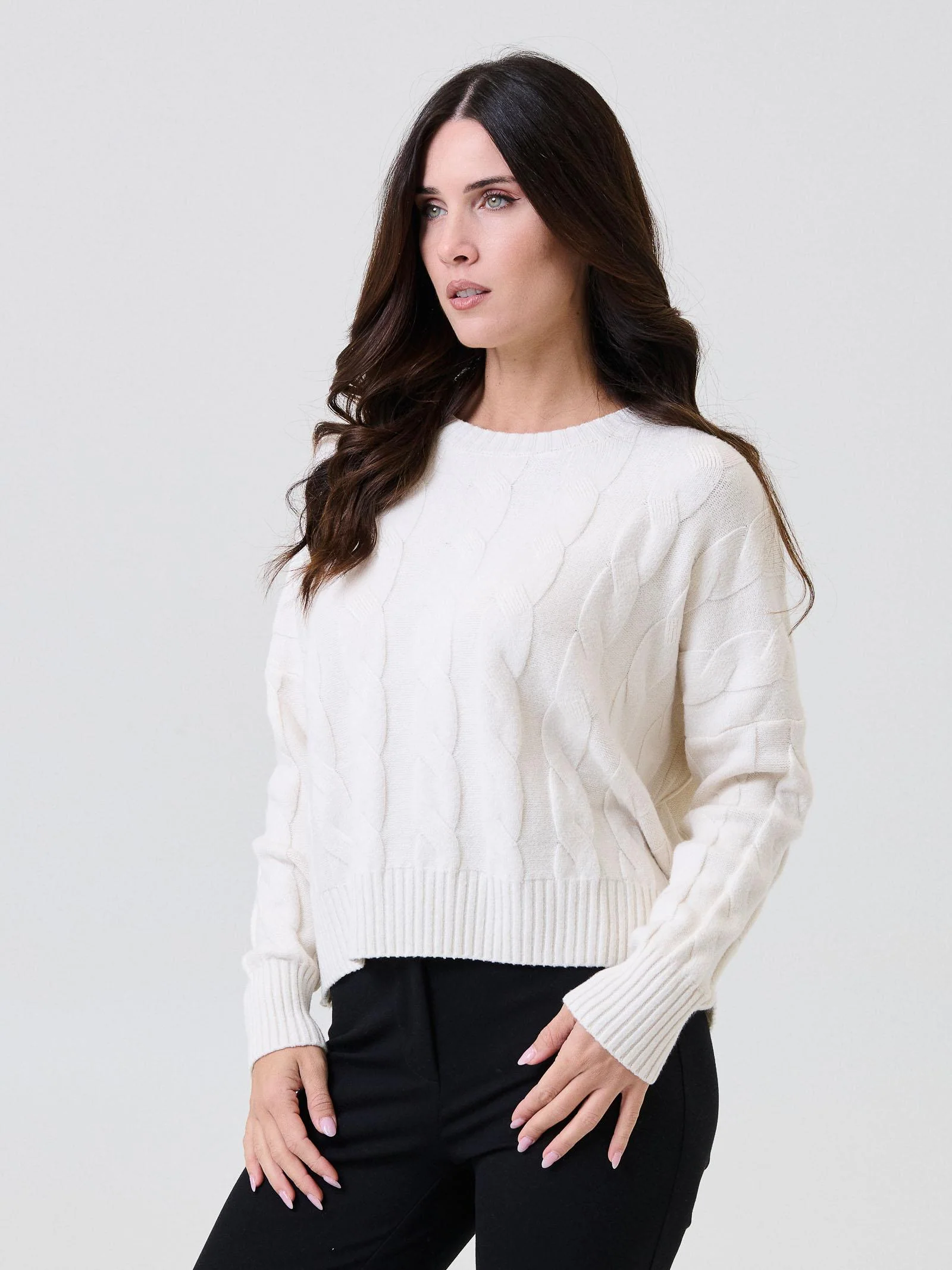 Maglione intrecciato Armoire crema con spalle scese - Image 2