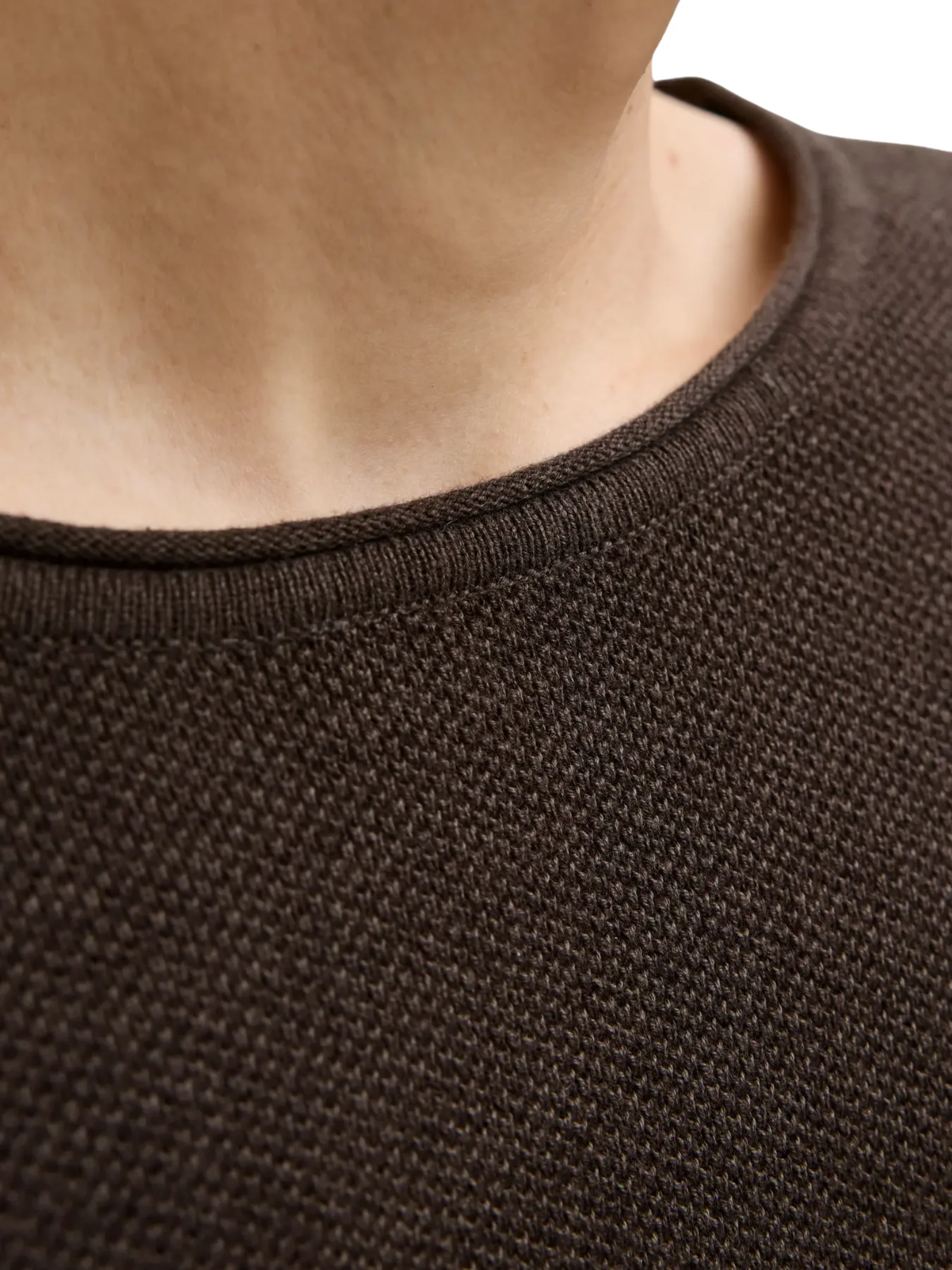 Maglione Jack & Jones marrone con patch logo - Image 4