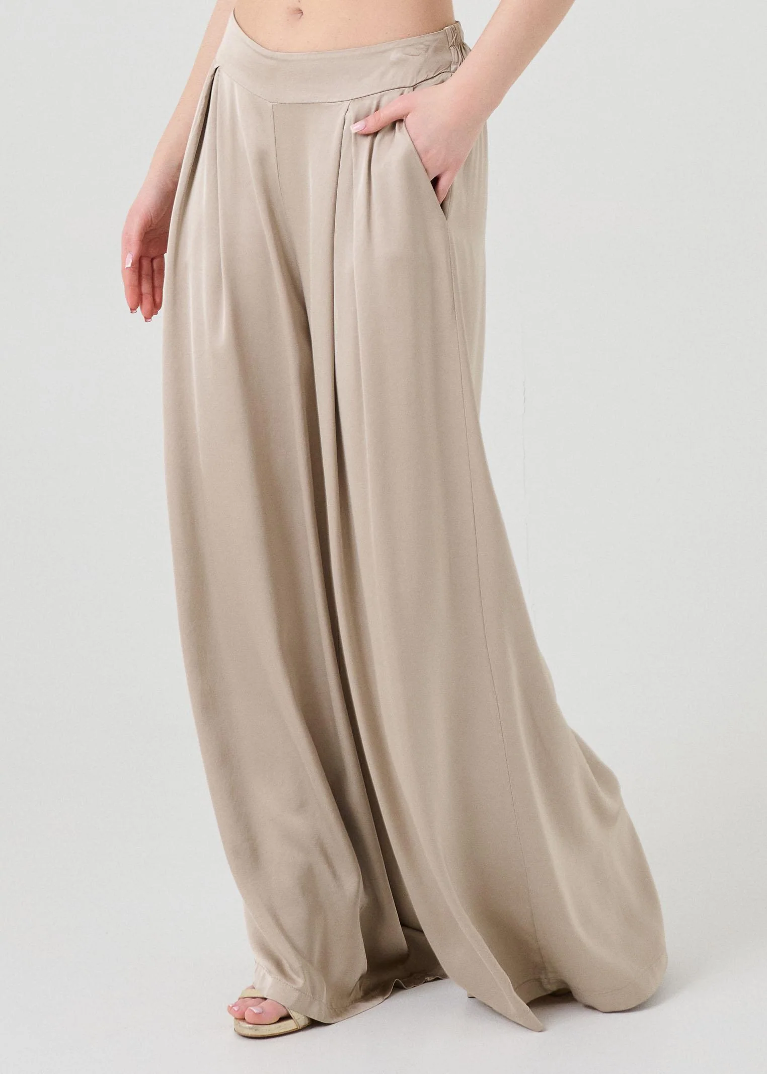 Pantalone a palazzo Armoire beige con pinces - Image 2