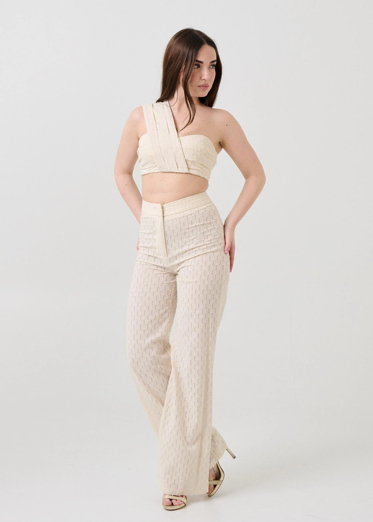 Pantalone a palazzo Bohemian Vì crema con motivi traforati - Image 4