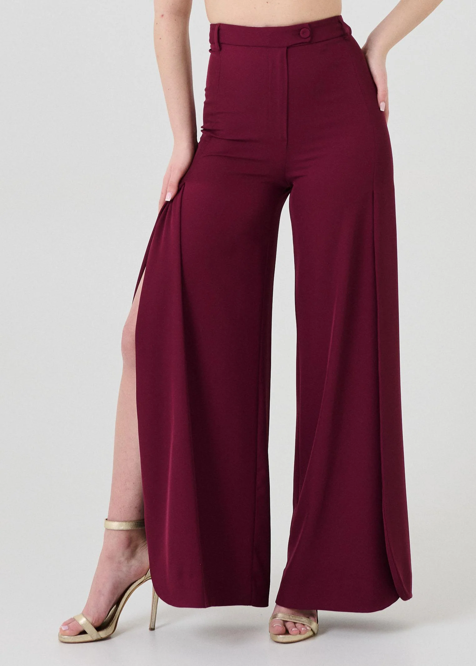 Pantalone a zampa Armoire bordeaux con spacchi