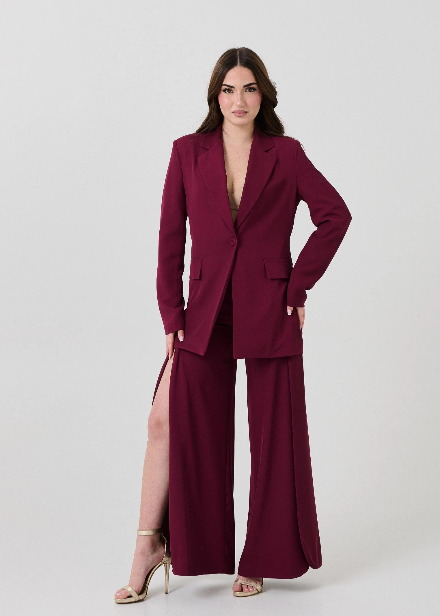 Pantalone a zampa Armoire bordeaux con spacchi - Image 5