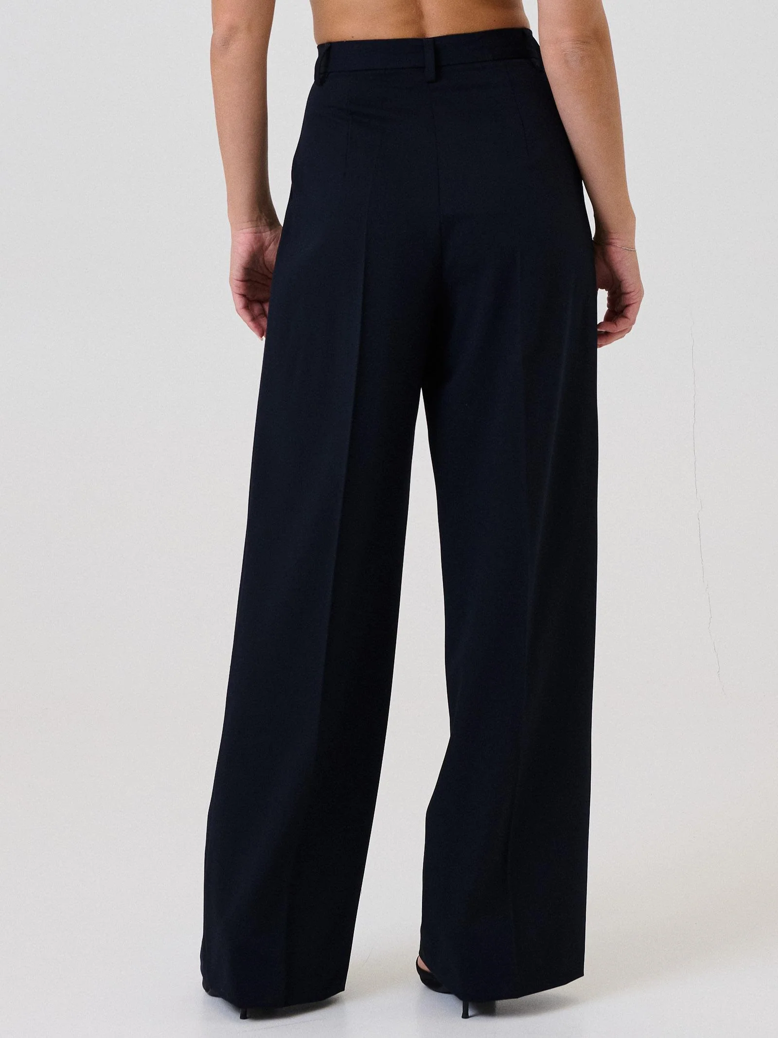 Pantalone a zampa Silence Limited blu navy con pinces frontali - Image 3