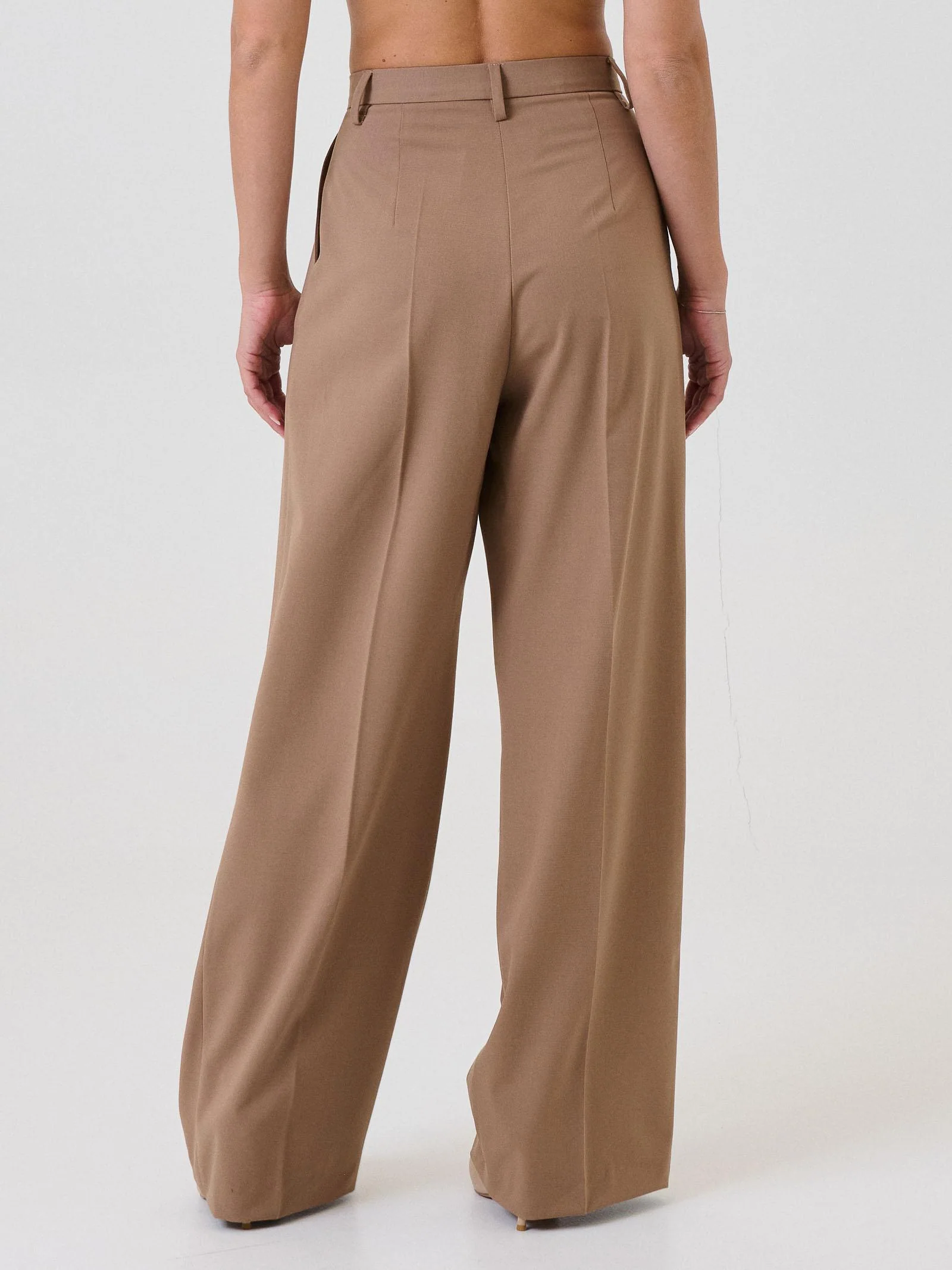 Pantalone a zampa Silence Limited cammello con pinces frontali - Image 3