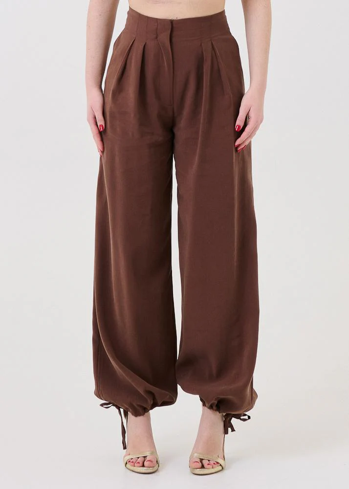 Pantalone Bohemian Vì marrone con pinces con coulisse sul fondo