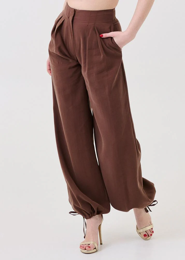 Pantalone Bohemian Vì marrone con pinces con coulisse sul fondo - Image 2