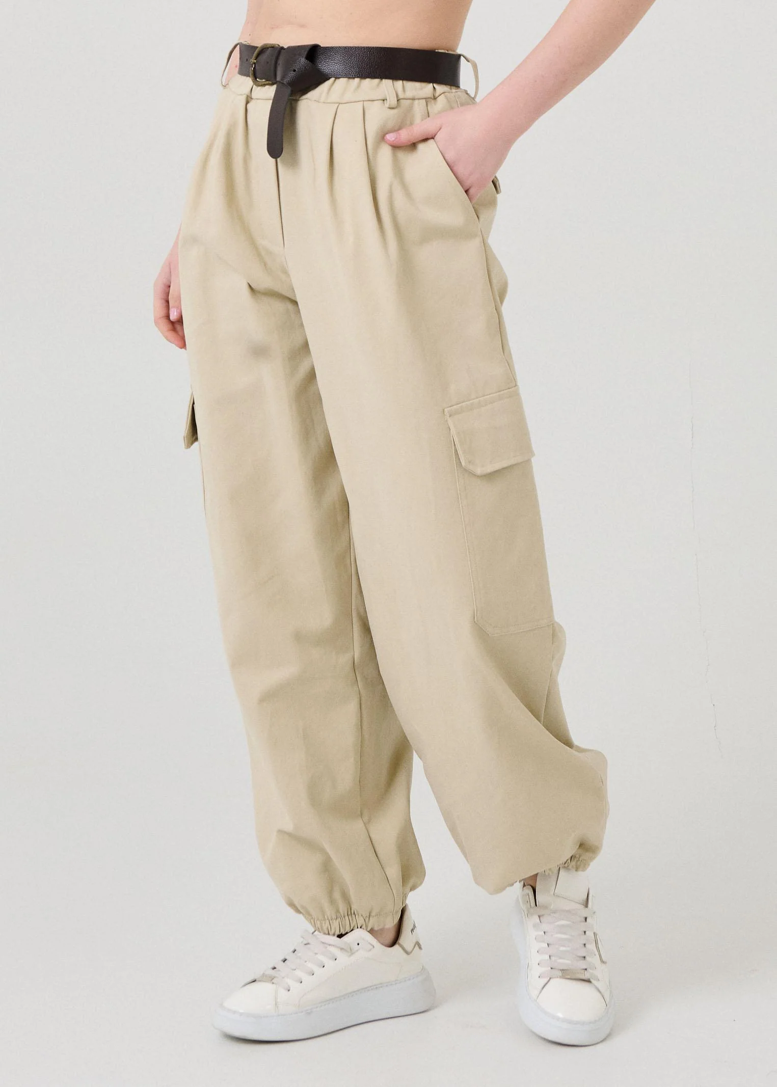 Pantalone cargo Vicolo beige con cintura marrone - Image 2