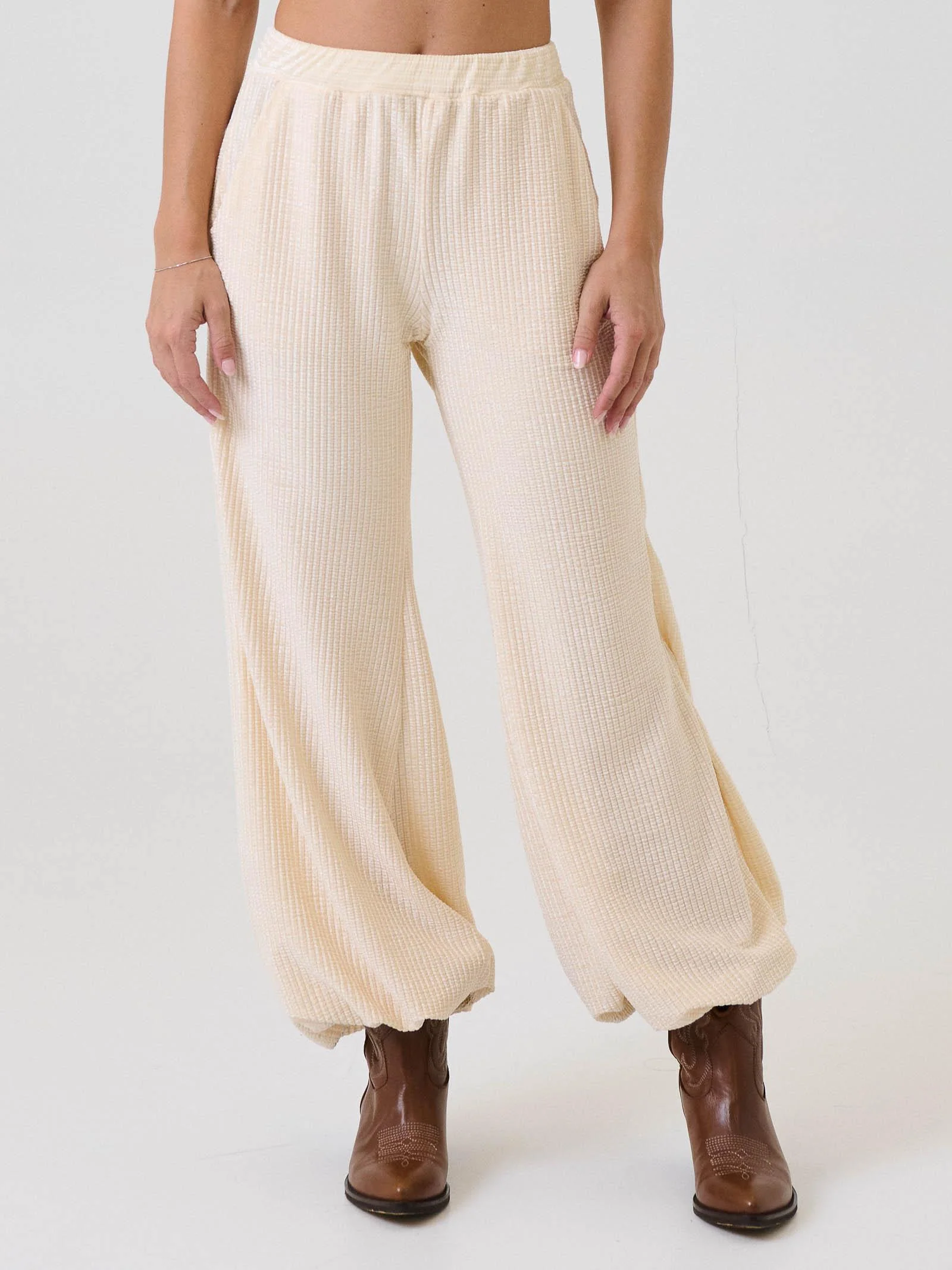 Pantalone effetto waffle Bohemian Vì bianco latte con fondo a palloncino