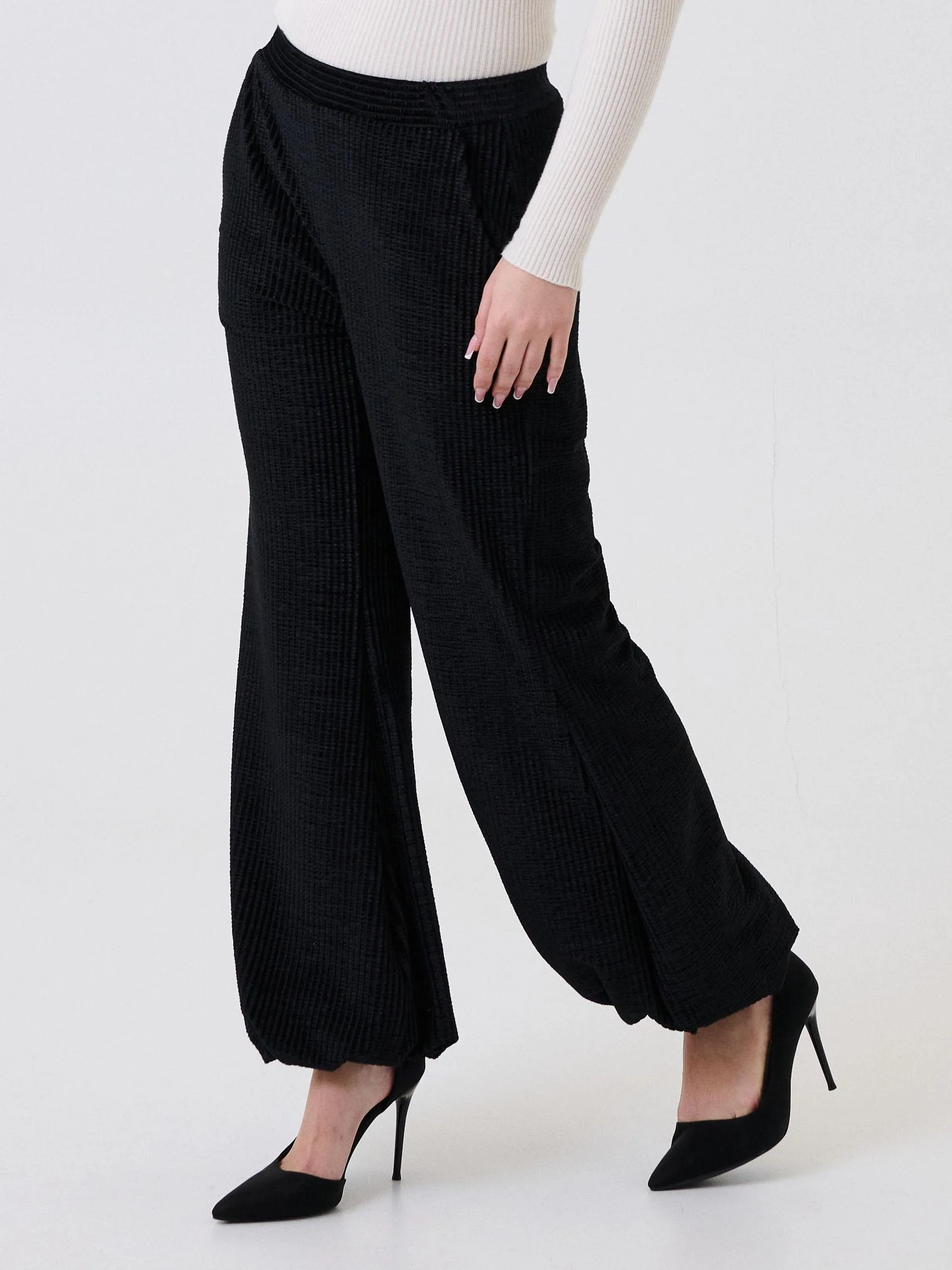 Pantalone effetto waffle Bohemian Vì nero con fondo a palloncino - Image 2