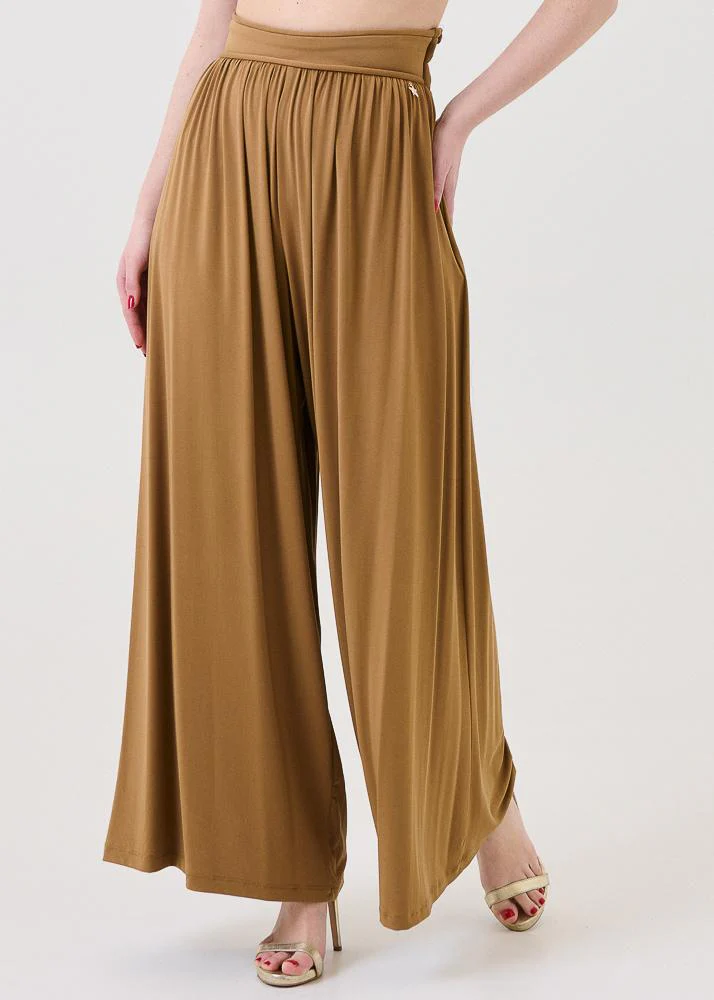 Pantalone fluido Souvenir marrone con pieghe frontali - Image 2