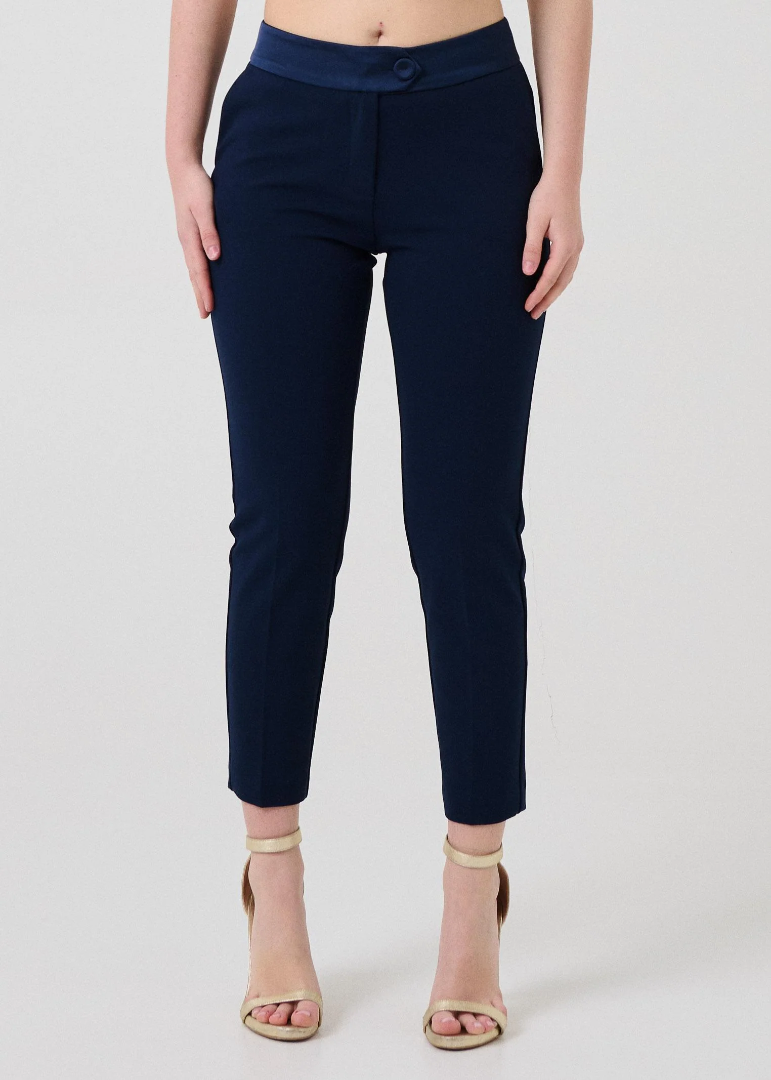 Pantalone slim Armoire blu navy con inserto in raso