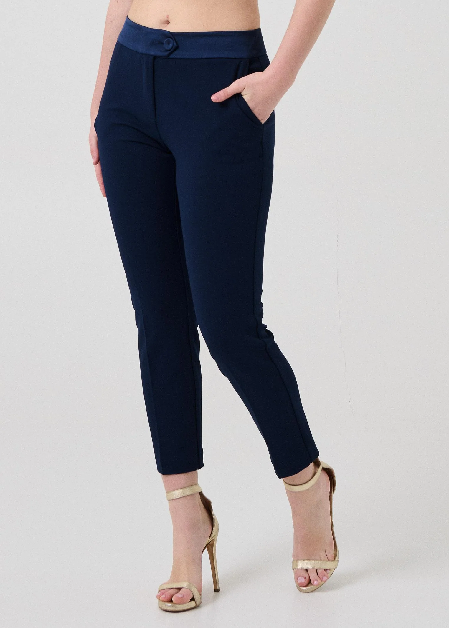 Pantalone slim Armoire blu navy con inserto in raso - Image 2