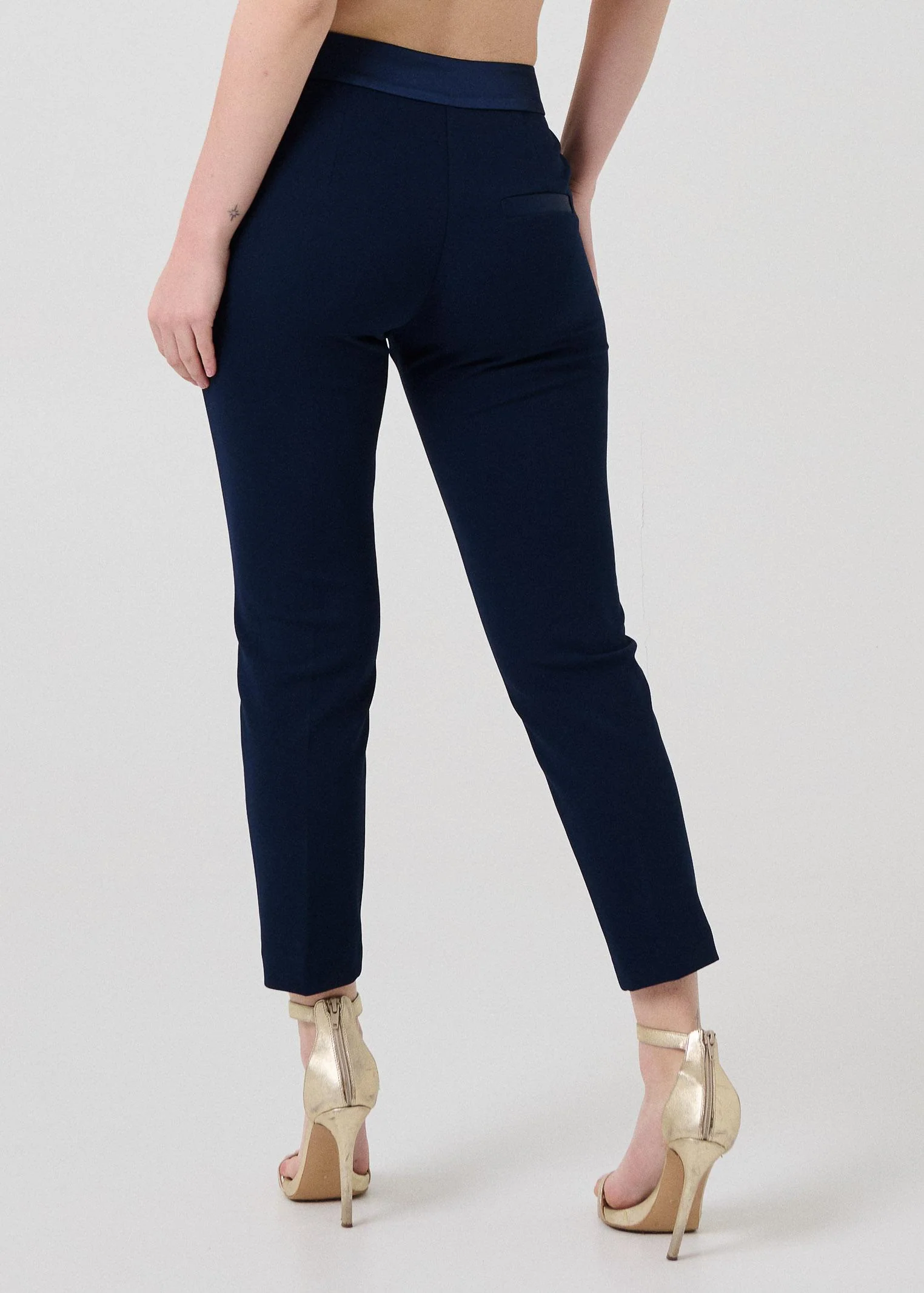 Pantalone slim Armoire blu navy con inserto in raso - Image 3