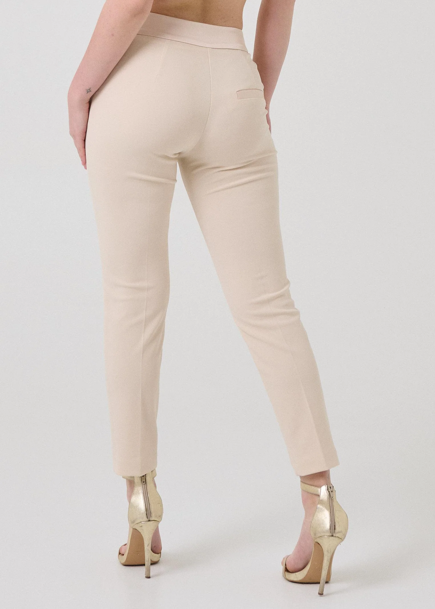 Pantalone slim Armoire crema con inserto in raso - Image 3