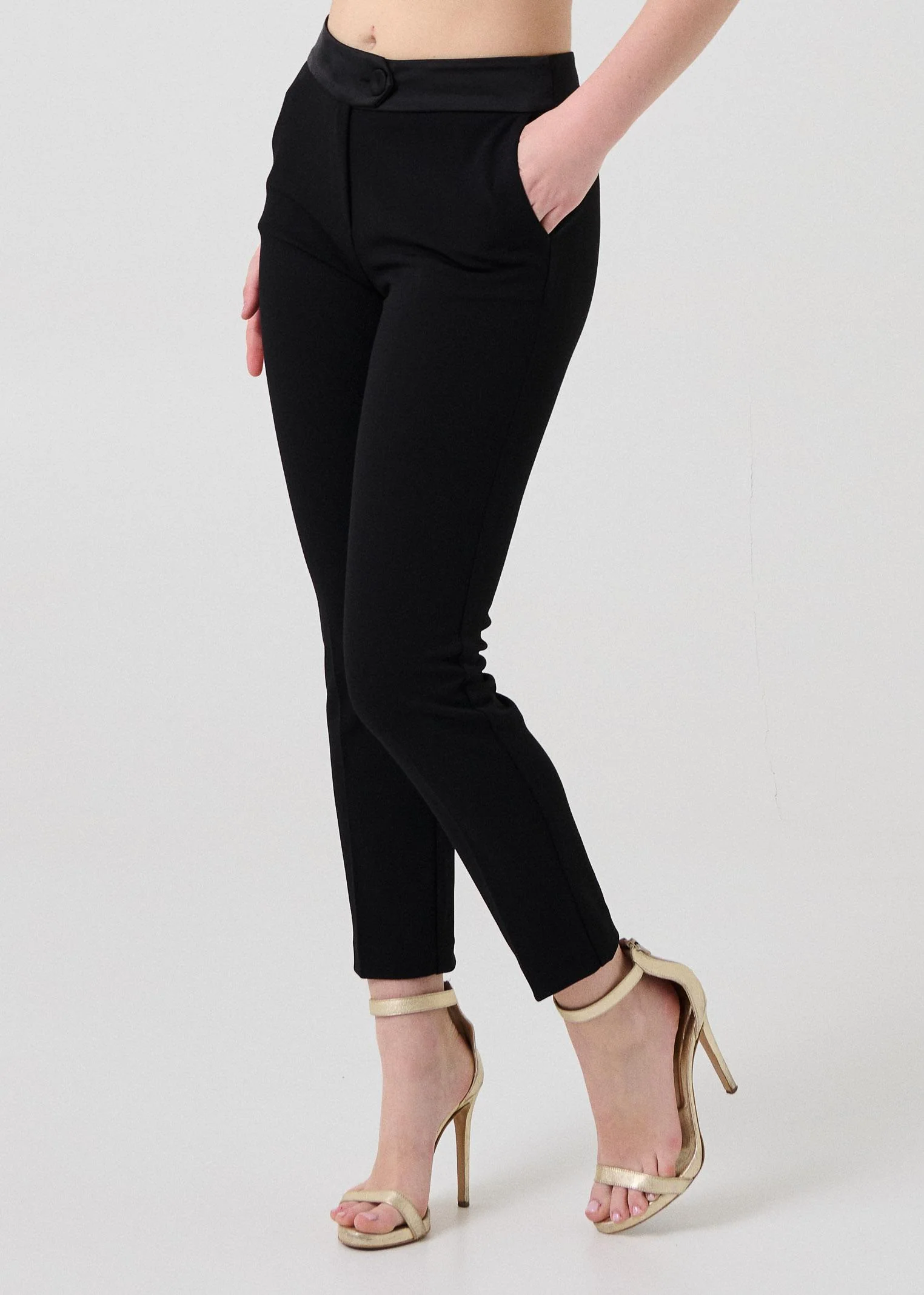 Pantalone slim Armoire nero con inserto in raso - Image 2