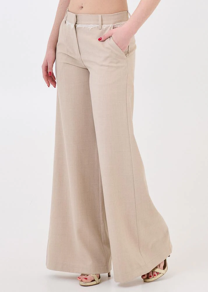 Pantalone Vicolo beige a zampetta con dettaglio pizzo - Image 2