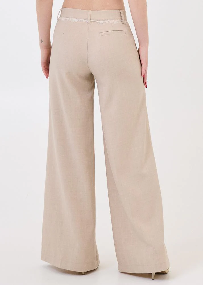 Pantalone Vicolo beige a zampetta con dettaglio pizzo - Image 3