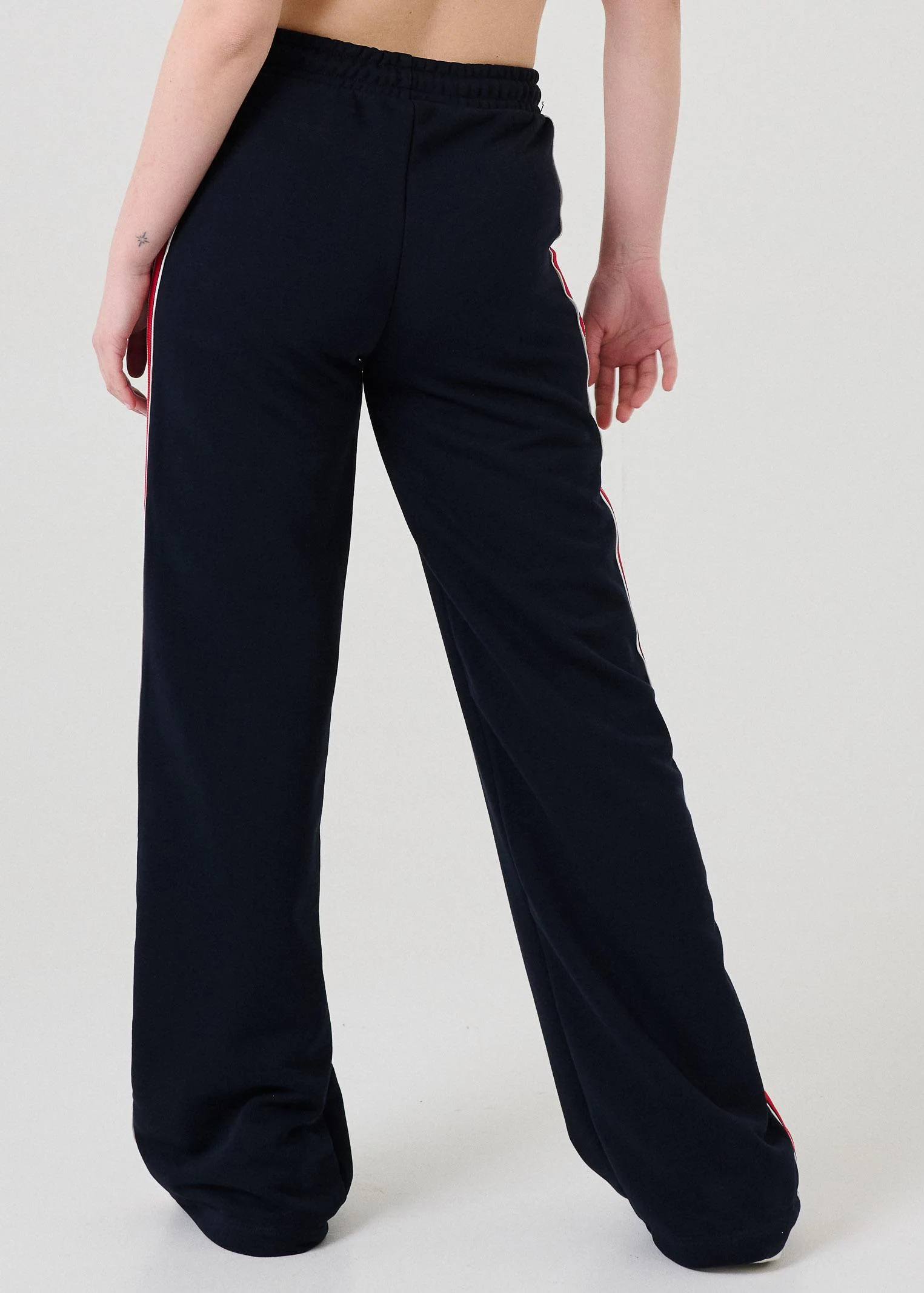 Pantalone Vicolo blu con bande laterali rosse e bianche - Image 3