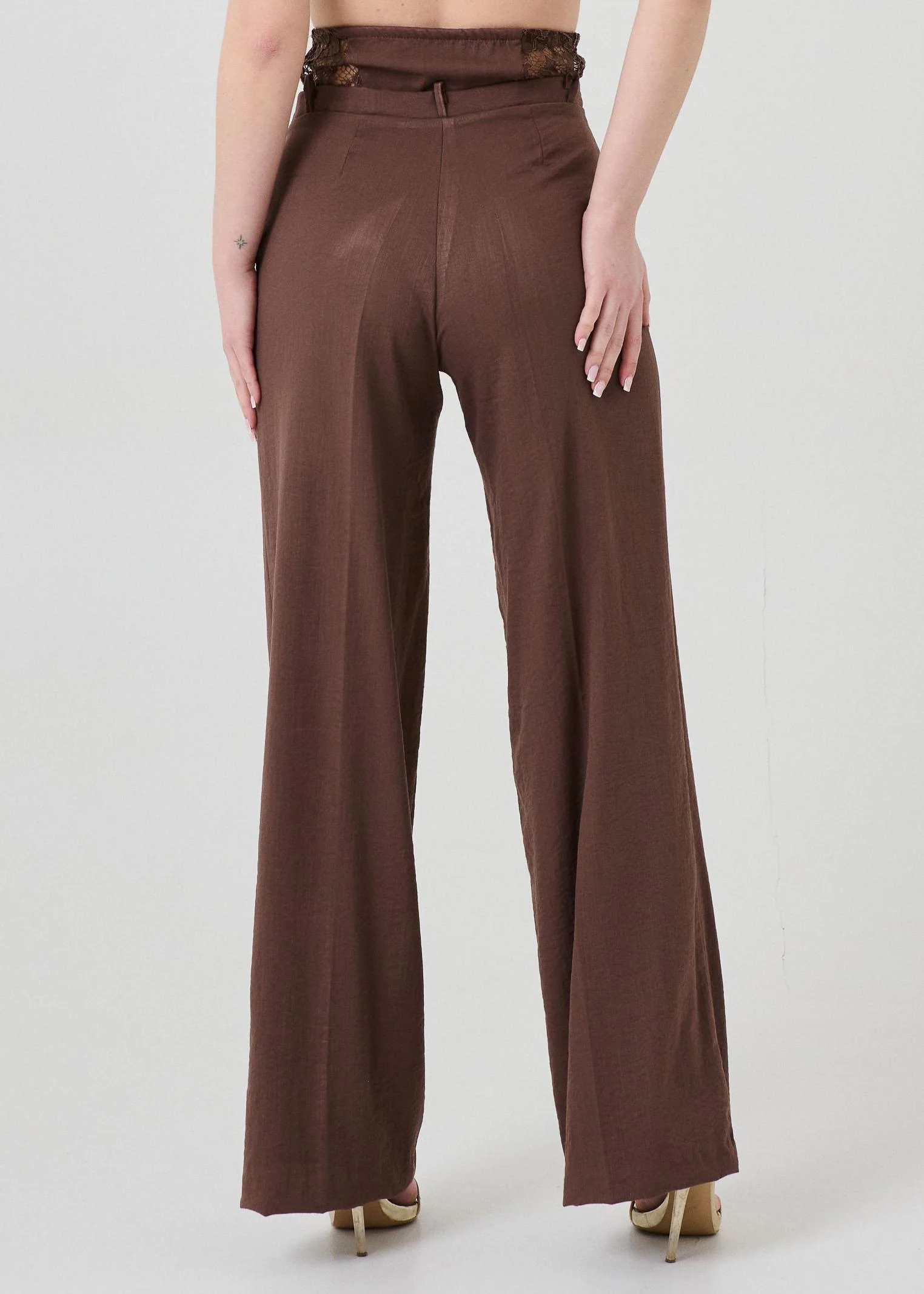 Pantalone a palazzo Haveone marrone con inserti in pizzo - Image 3