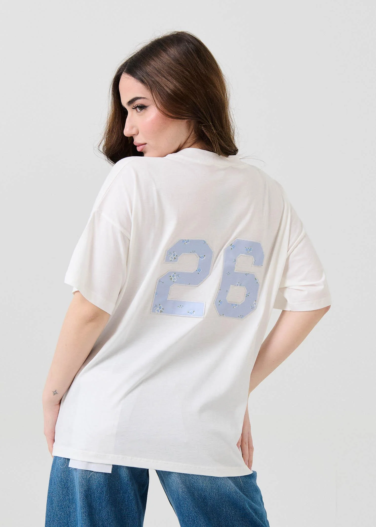 T-Shirt Vicolo bianca con numero 26 ricamato - Image 3