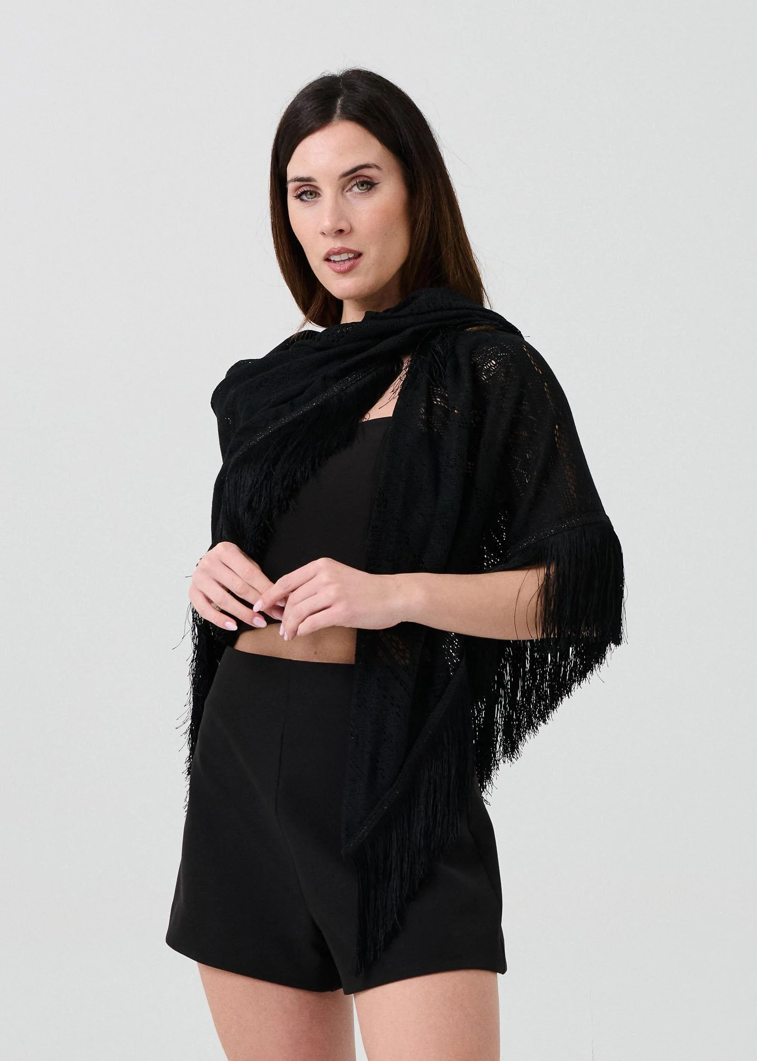 Scialle Pho Firenze nero in pizzo con frange