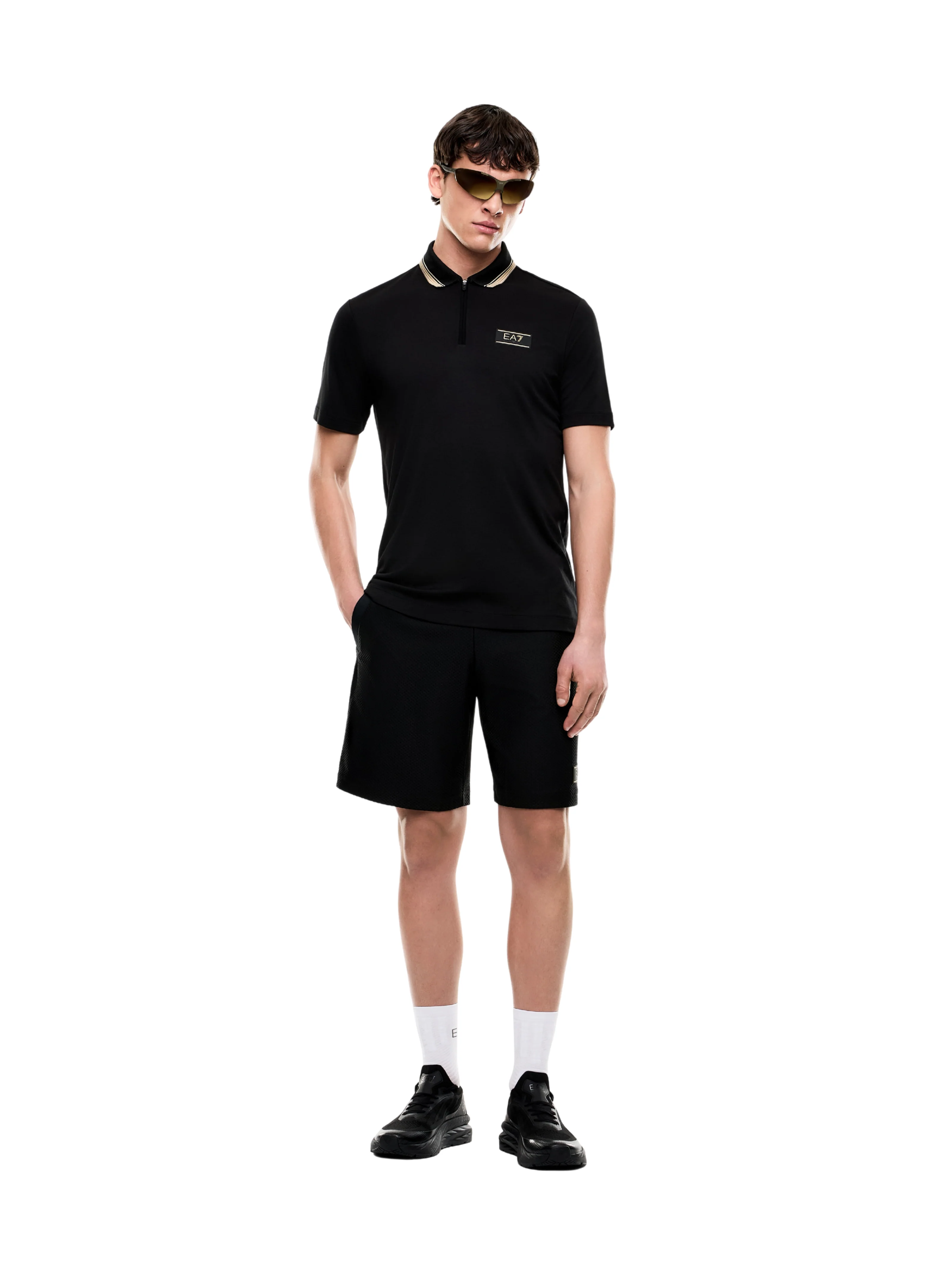 Shorts Armani EA7 nero in tessuto tecnico - Image 4