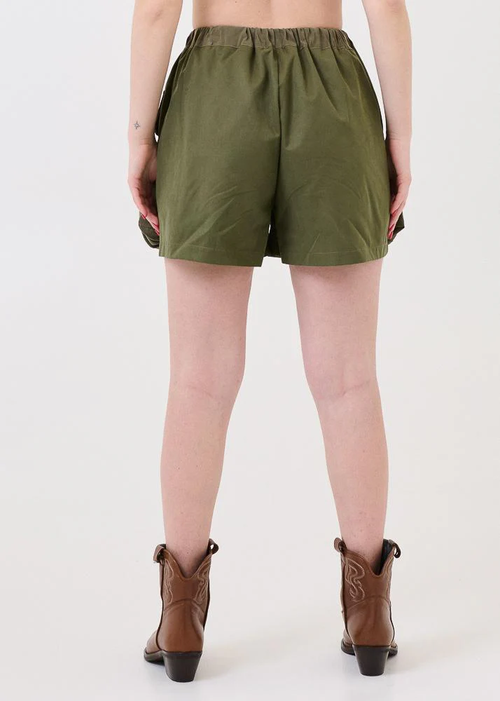 Shorts con tasconi arricciati Haveone verde militare - Image 3