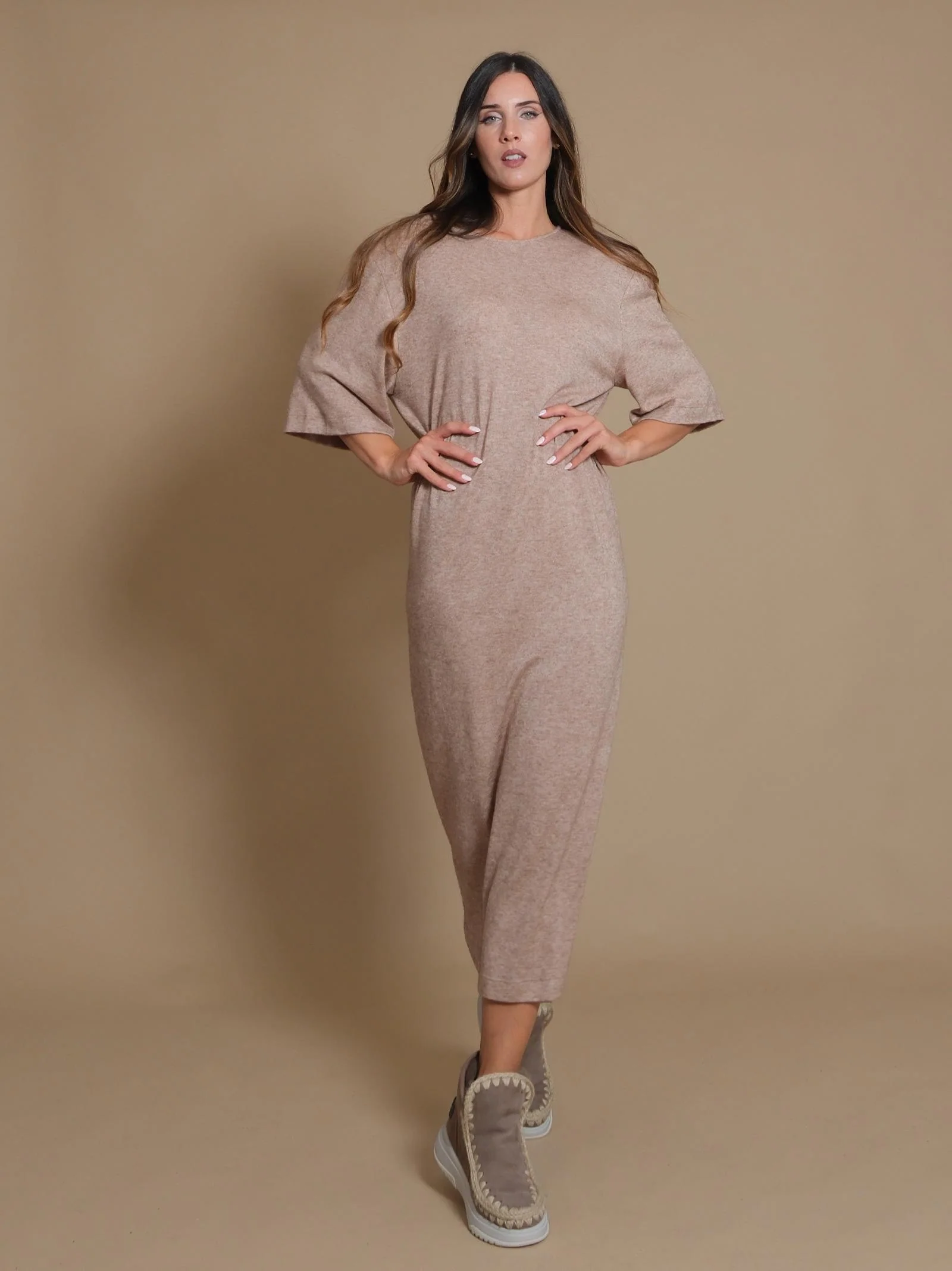 Abito Silence Limited marrone in maglia con spalline imbottite - Image 2